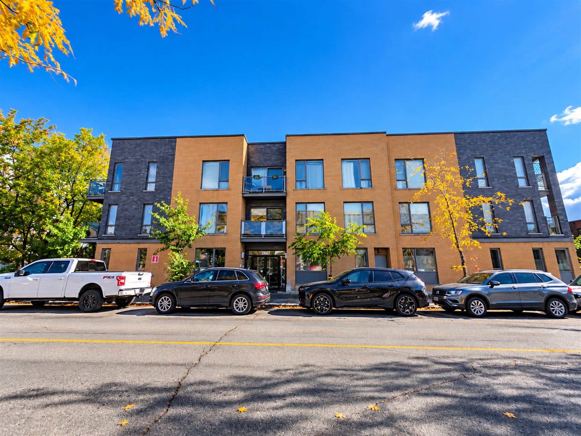 206-2560 Rue Bélanger — photo 1