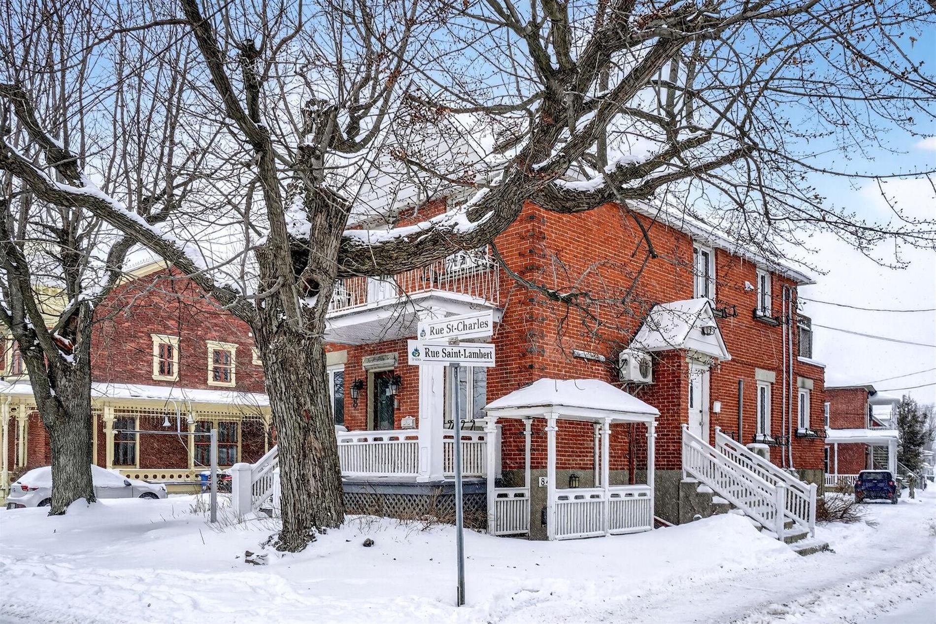 8-8A Rue St-Charles — photo 3