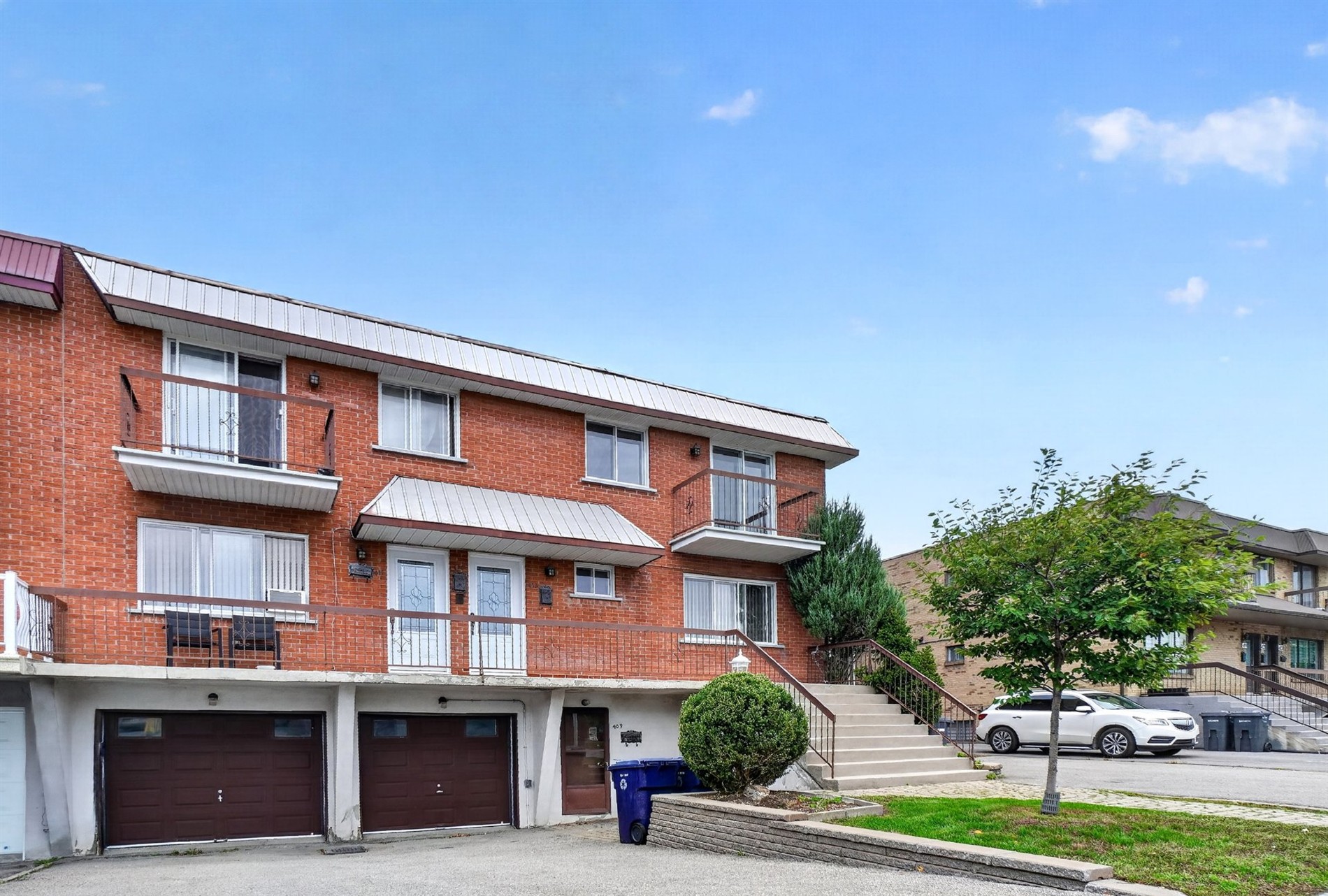 409-415 Boul. Ivan-Pavlov — photo 1