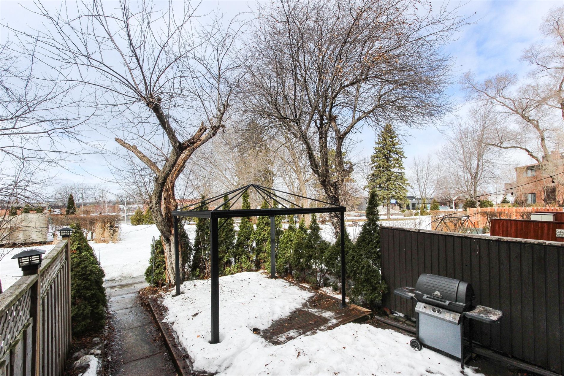 12-121 Av. Vanguard — photo 2