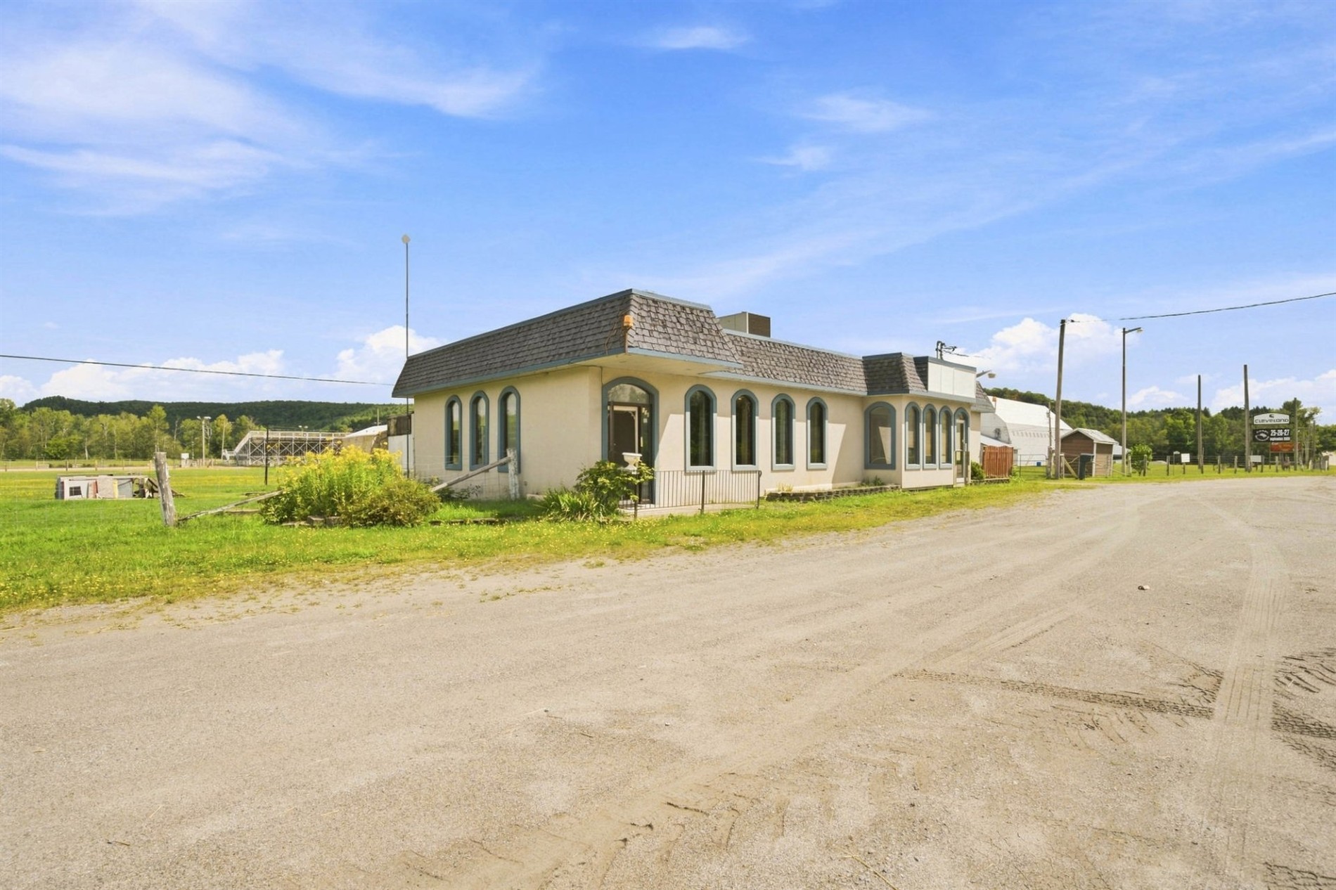 130Z Route 143 — photo 3