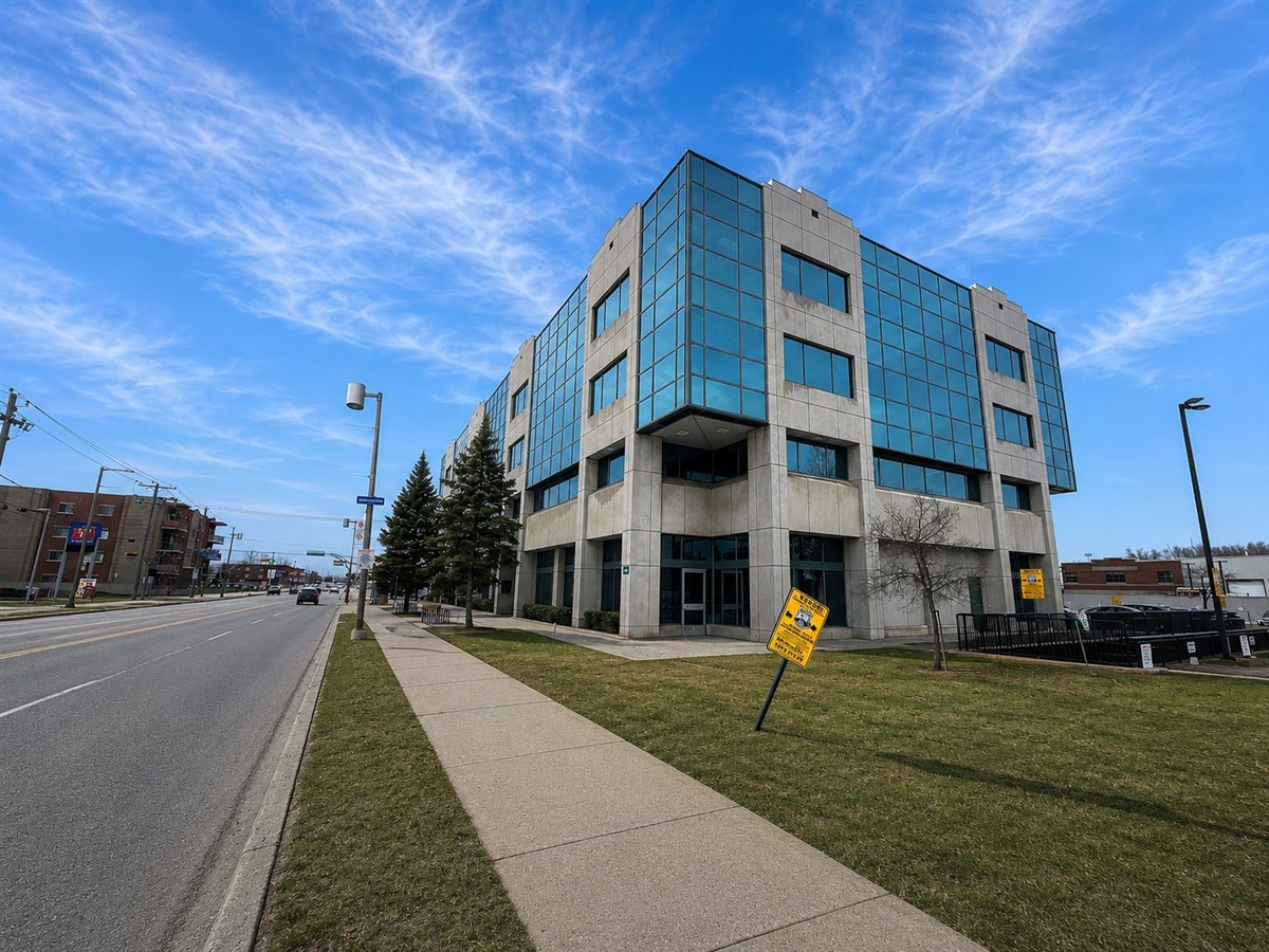 Location d'espace commercial / Bureau - 4650 Boul. des Laurentides, Laval (Vimont)