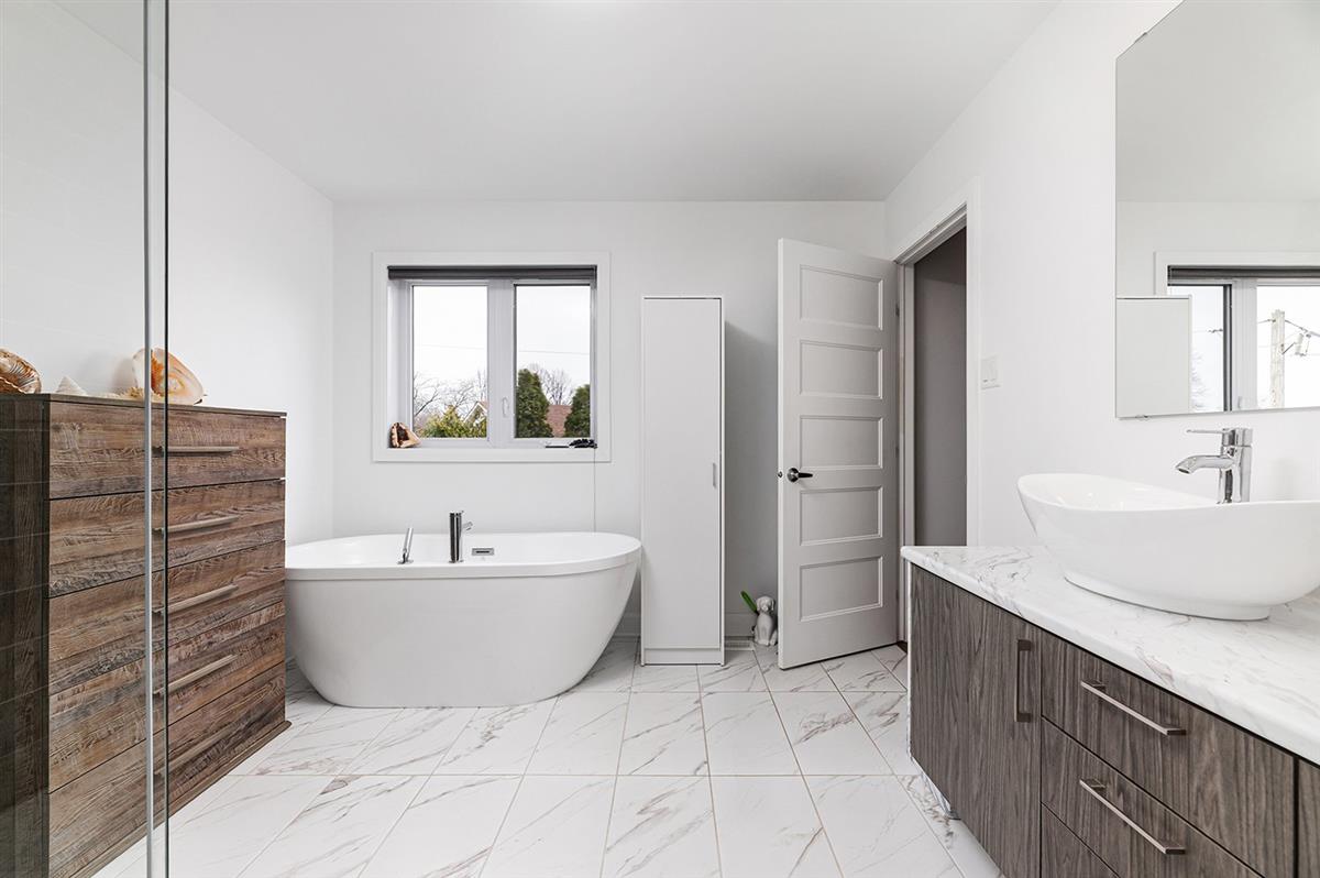 ENSUITE BATH