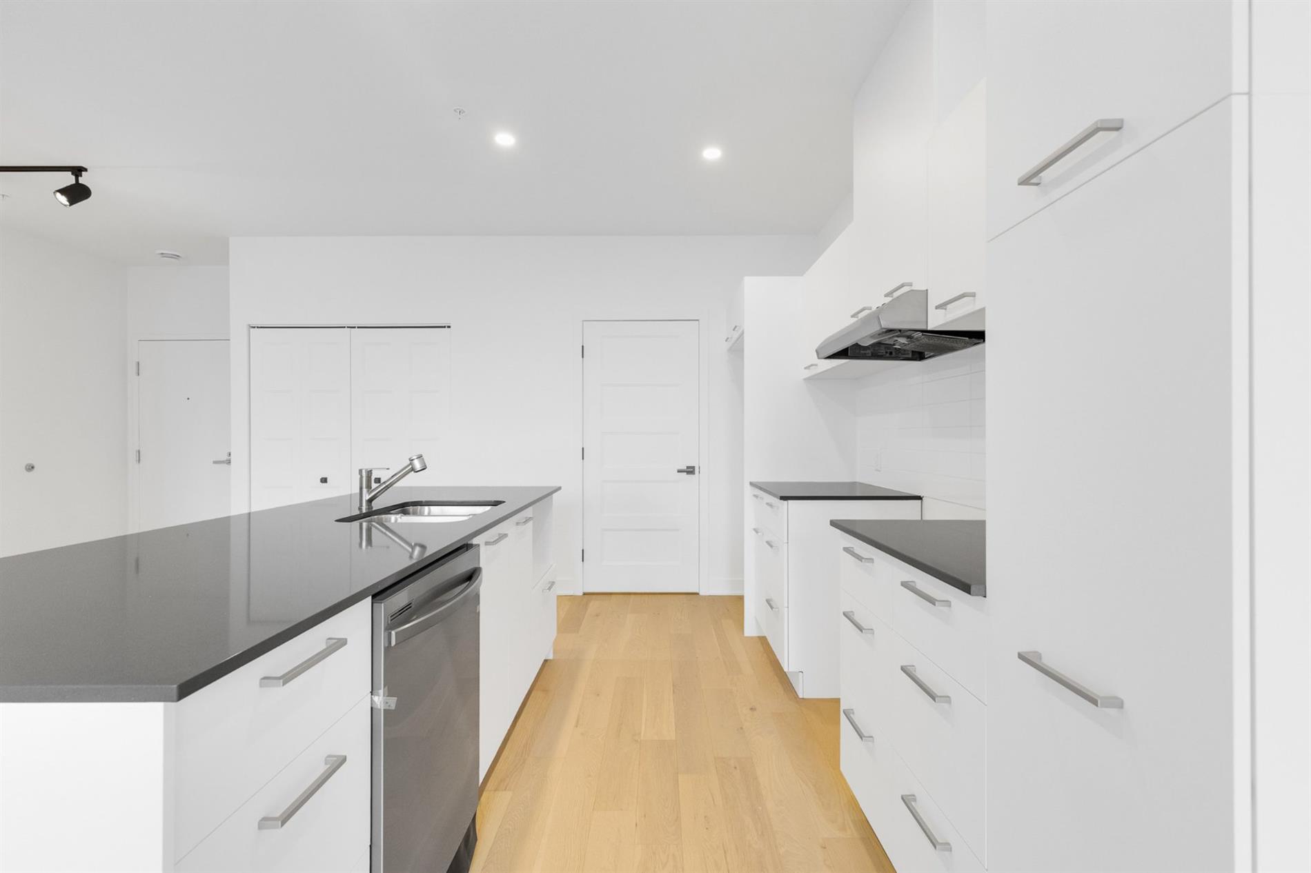 205-5410 Av. Papineau — photo 3