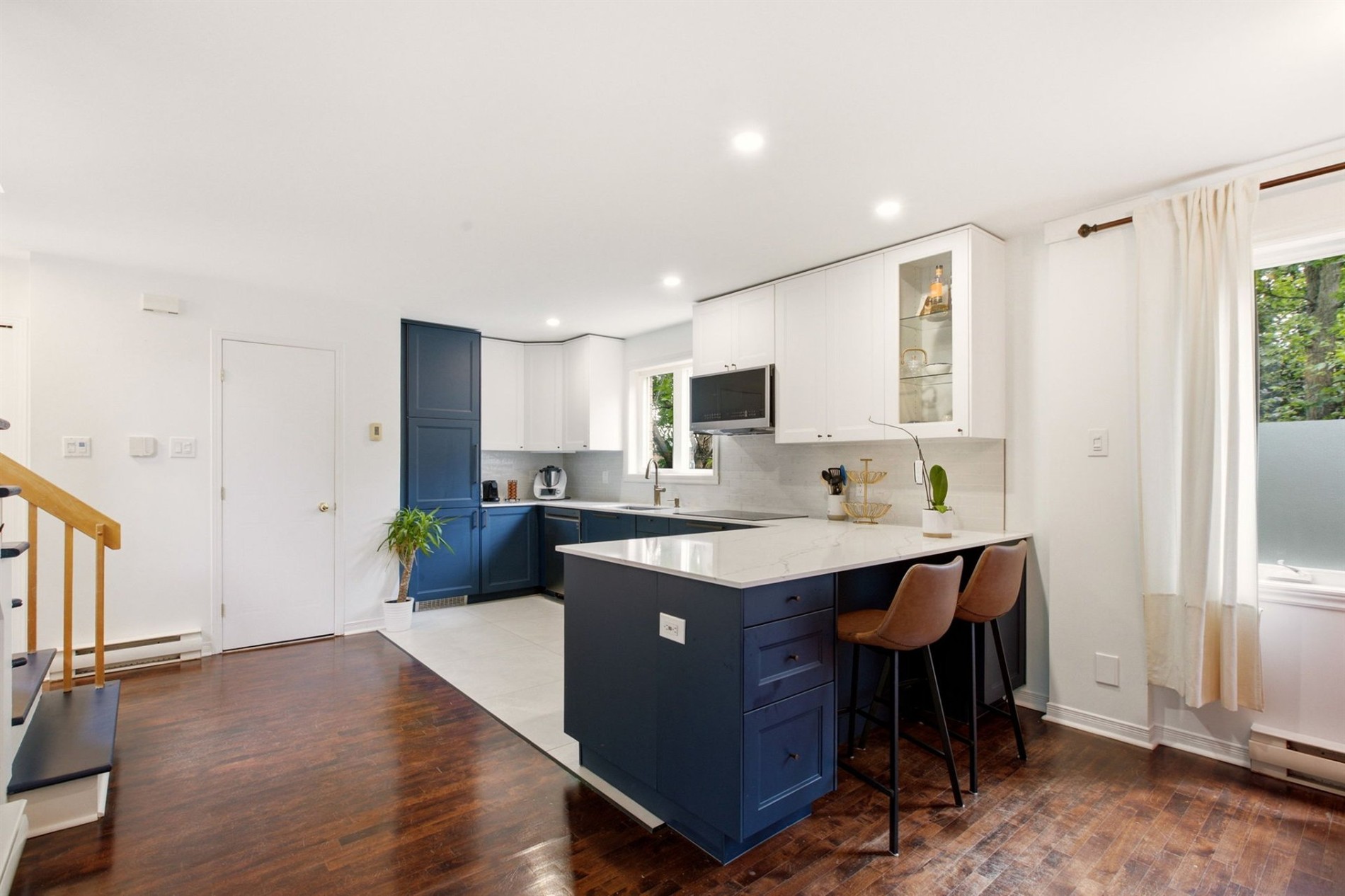 2492 Av. Bennett — photo 2
