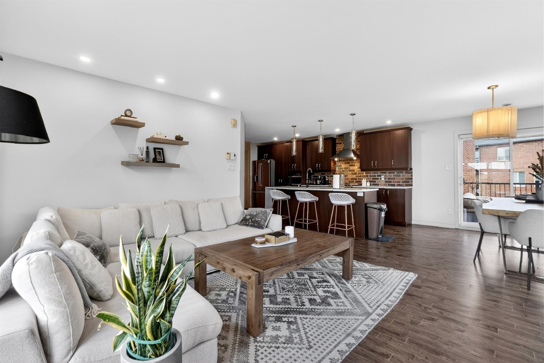 8025 Rue de Londres — photo 1