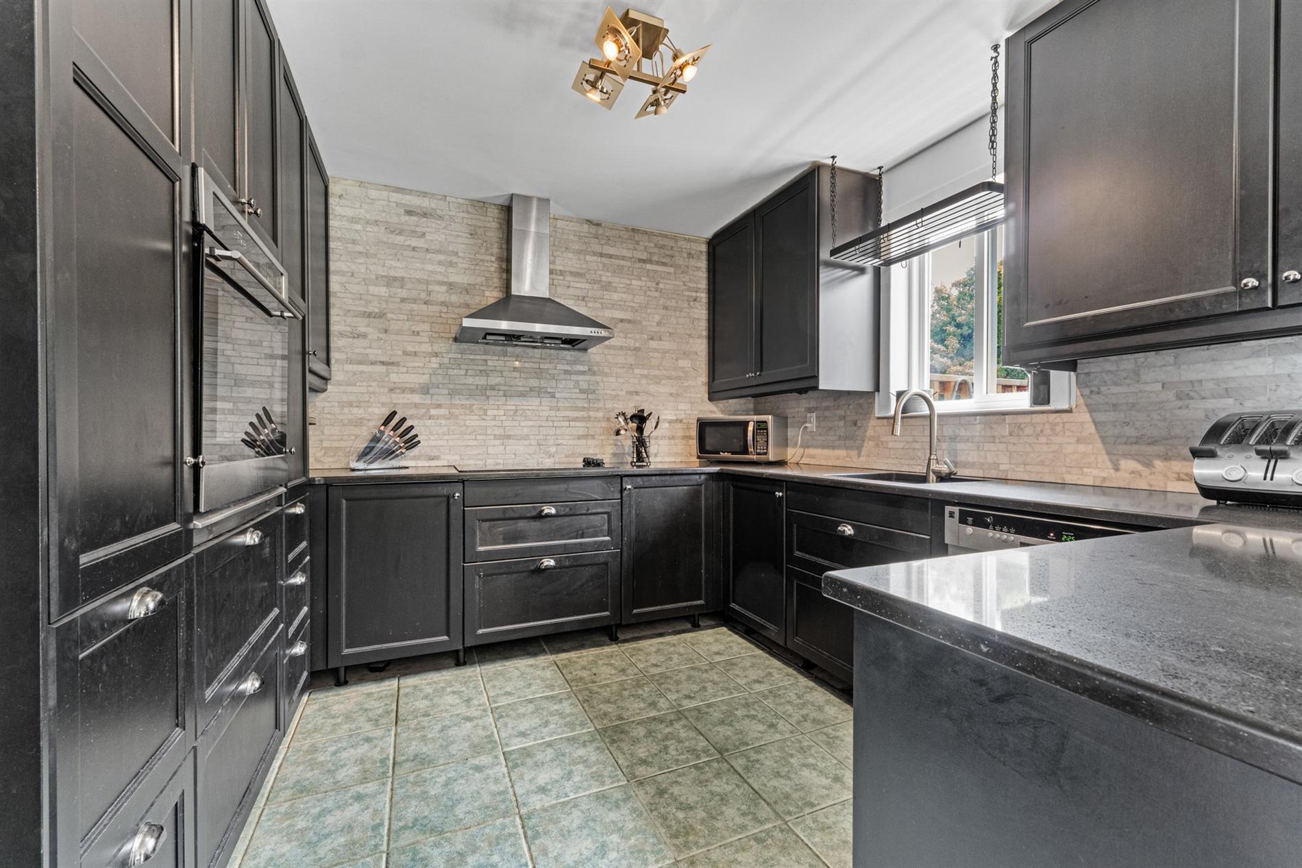 55 Boul. Ste-Rose E. — photo 3