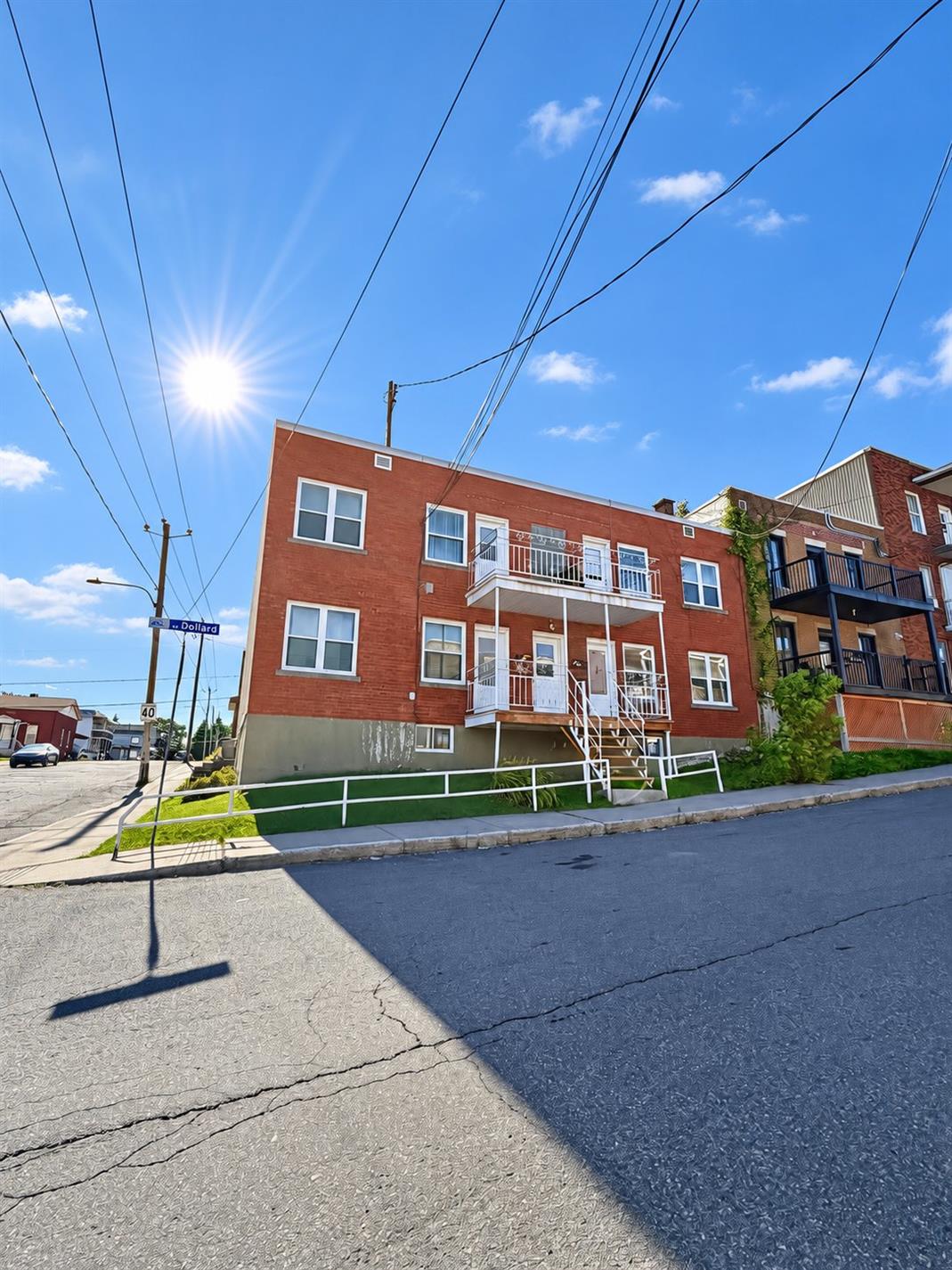 2582 Av. Dollard — photo 2