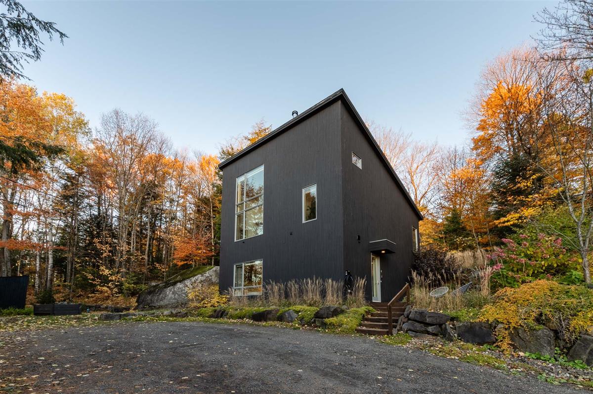 Maison à étages Sainte-Anne-des-Lacs