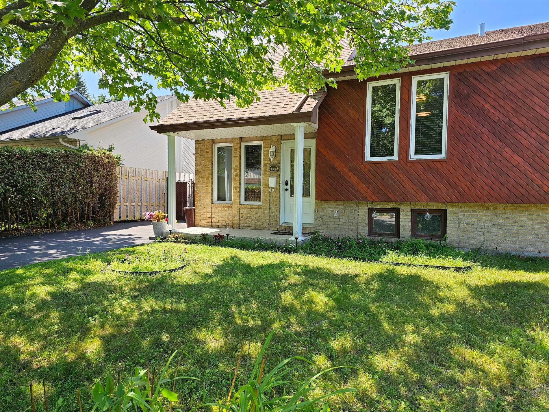 906 13e Avenue — photo 1