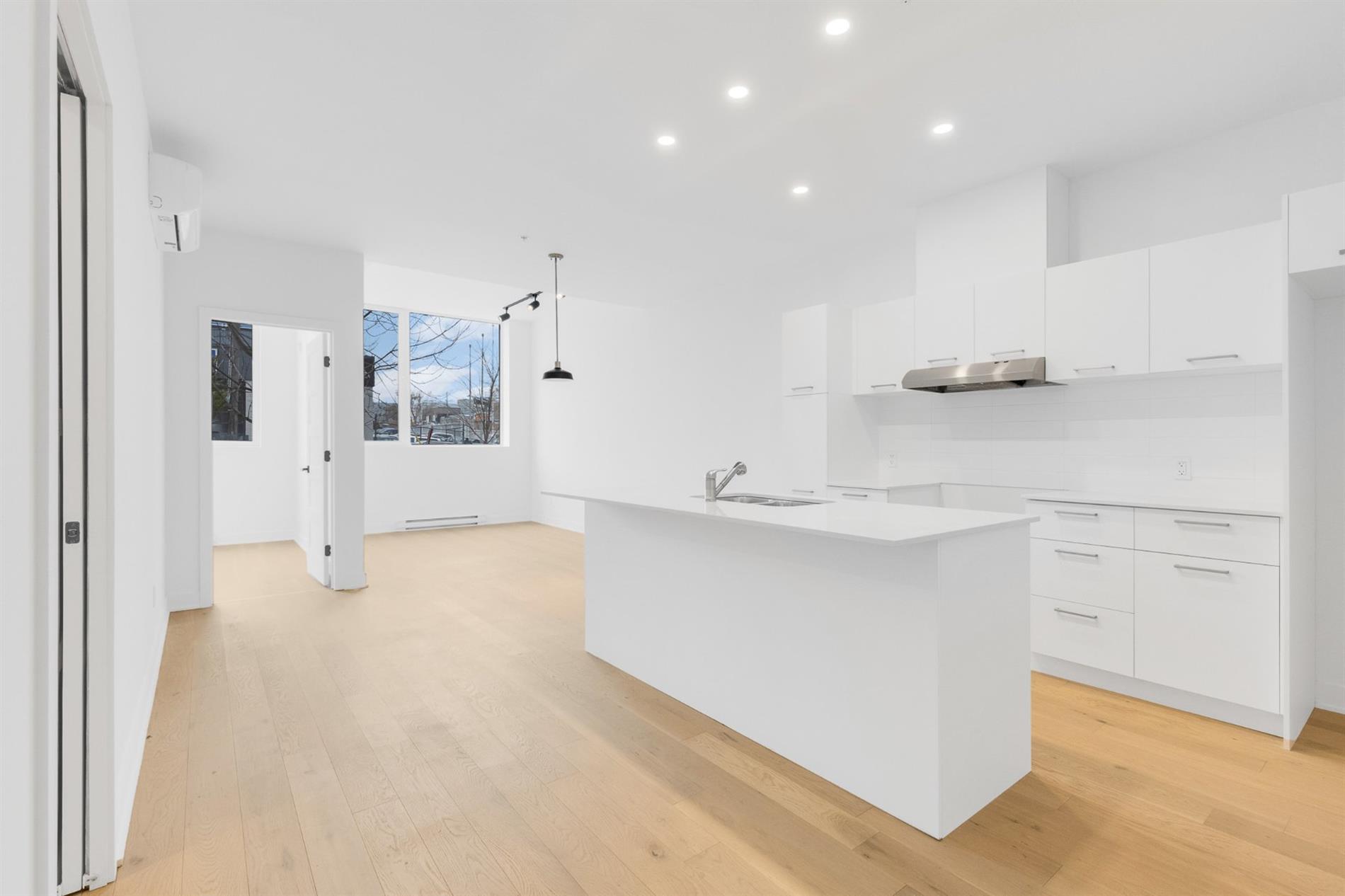 104-5410 Av. Papineau — photo 1