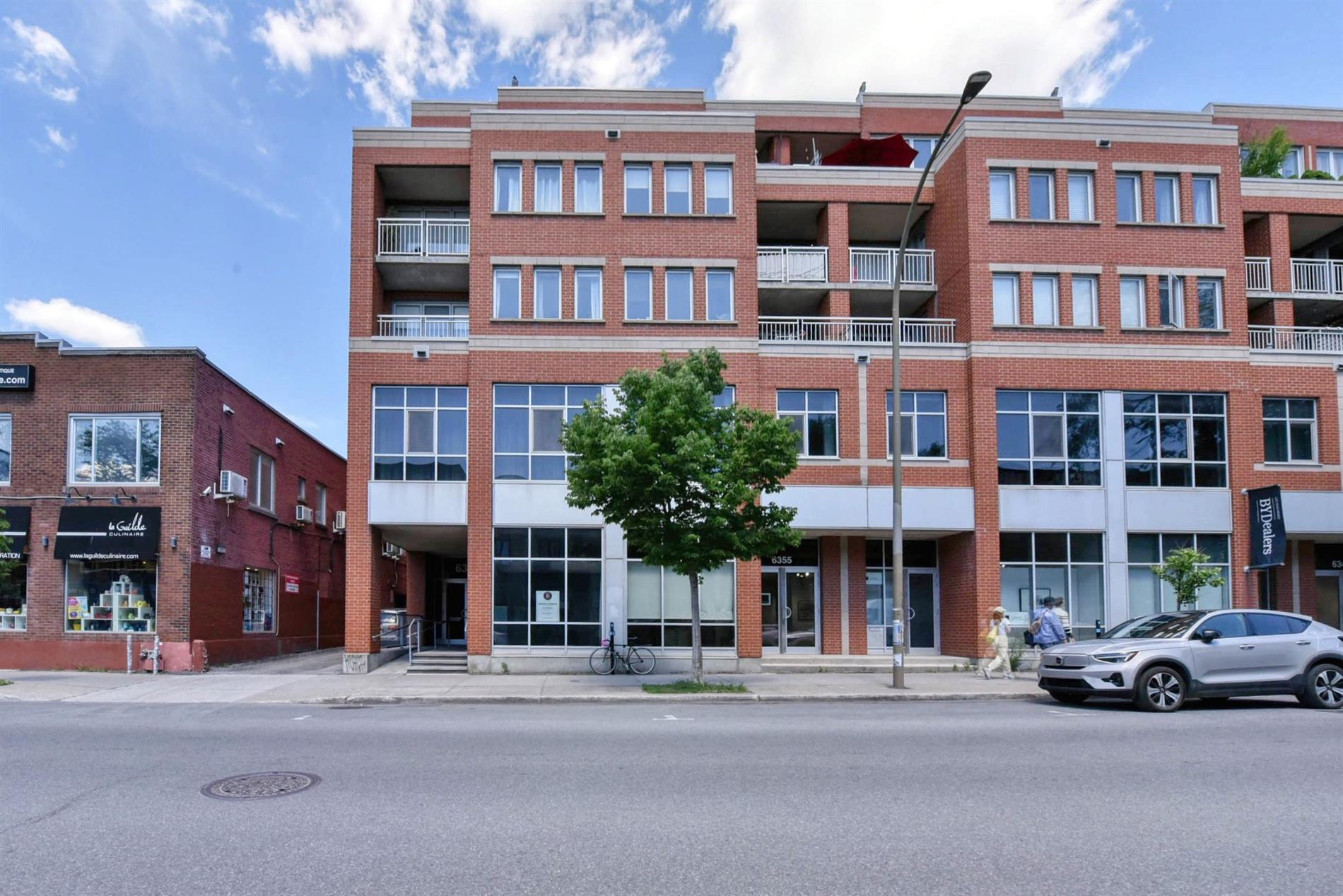 6363 Boul. St-Laurent — photo 1