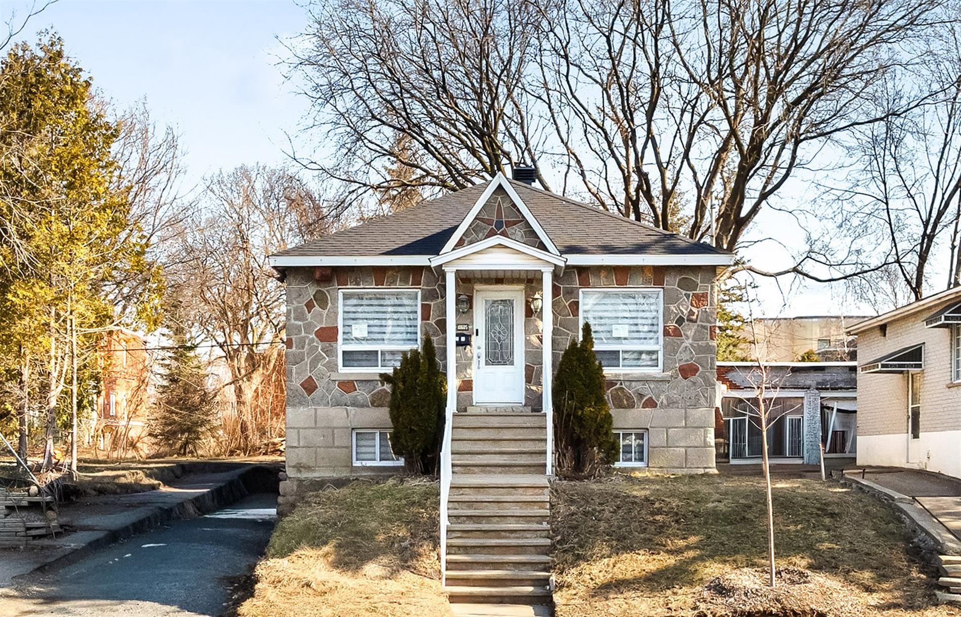 10605 Av. Papineau — photo 1