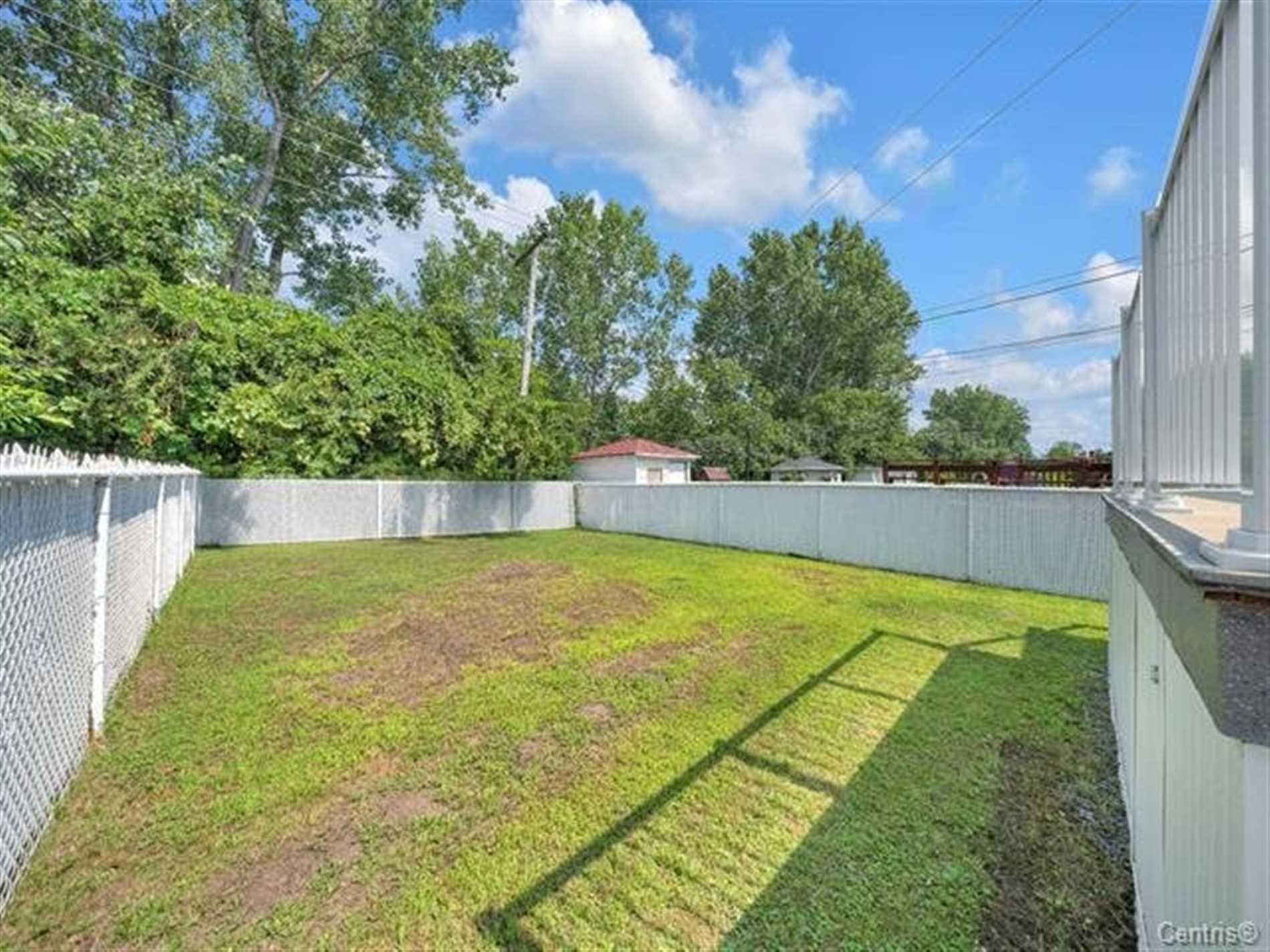 4651Z Rue Guénette — photo 2