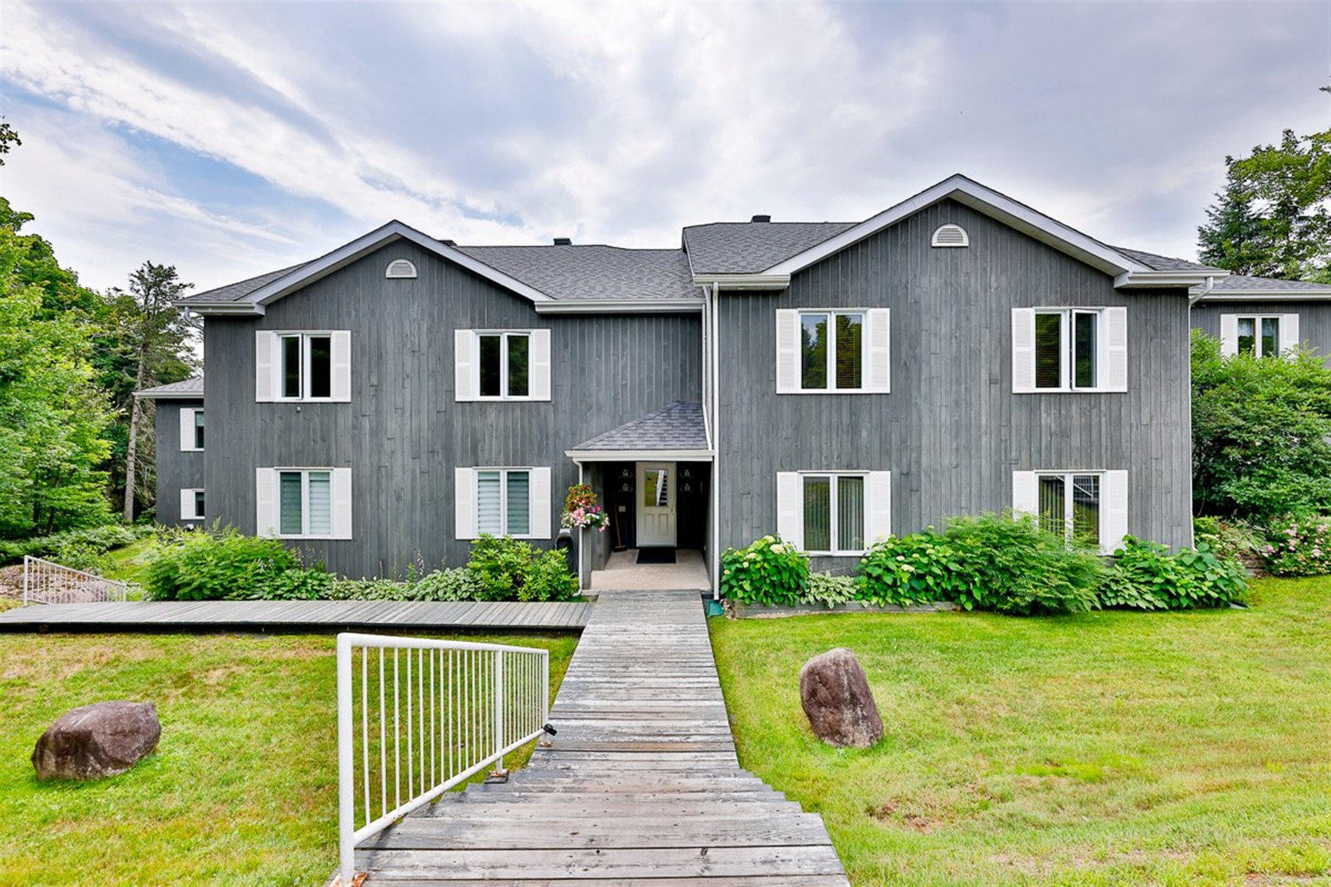 220 Ch. du Mont-Loup-Garou — photo 1