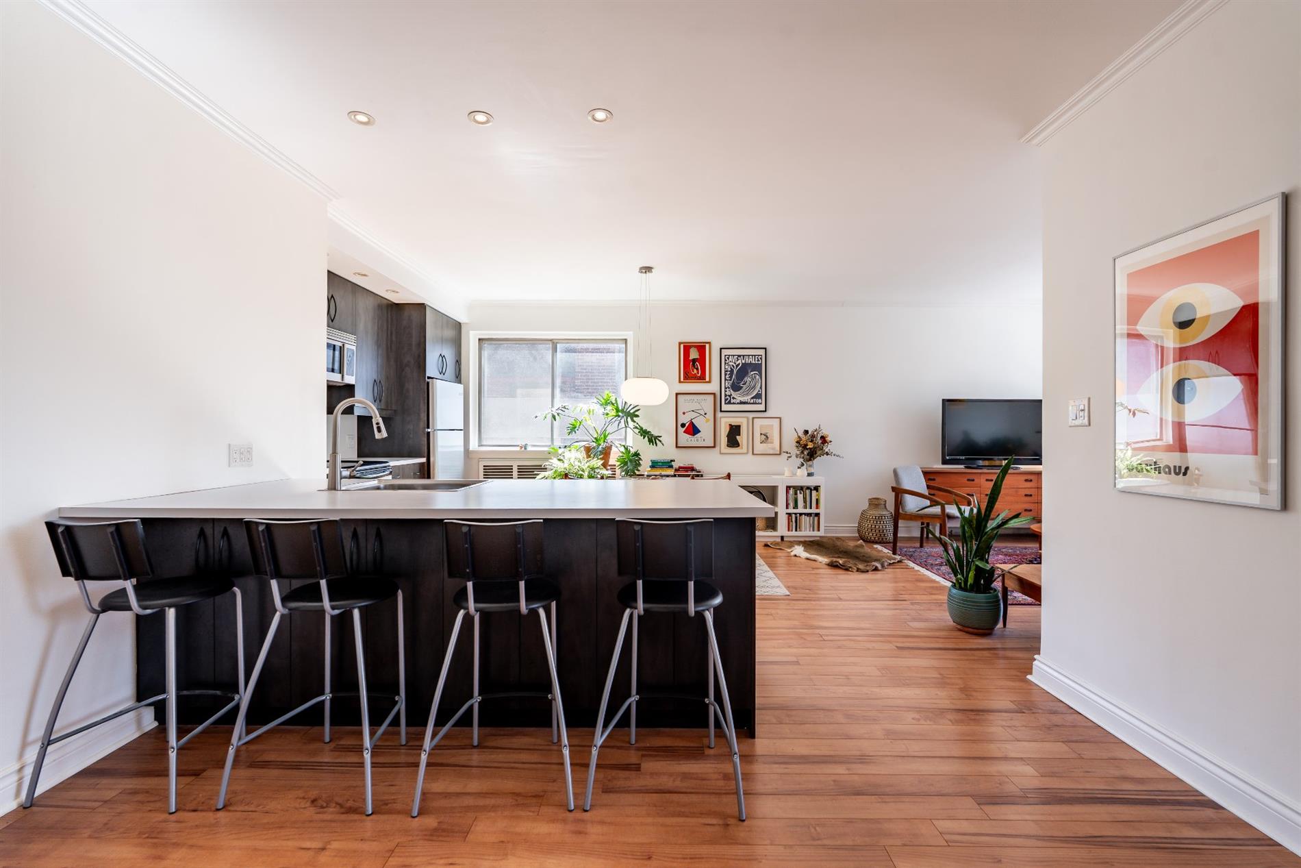 10-258 Av. Willowdale — photo 1