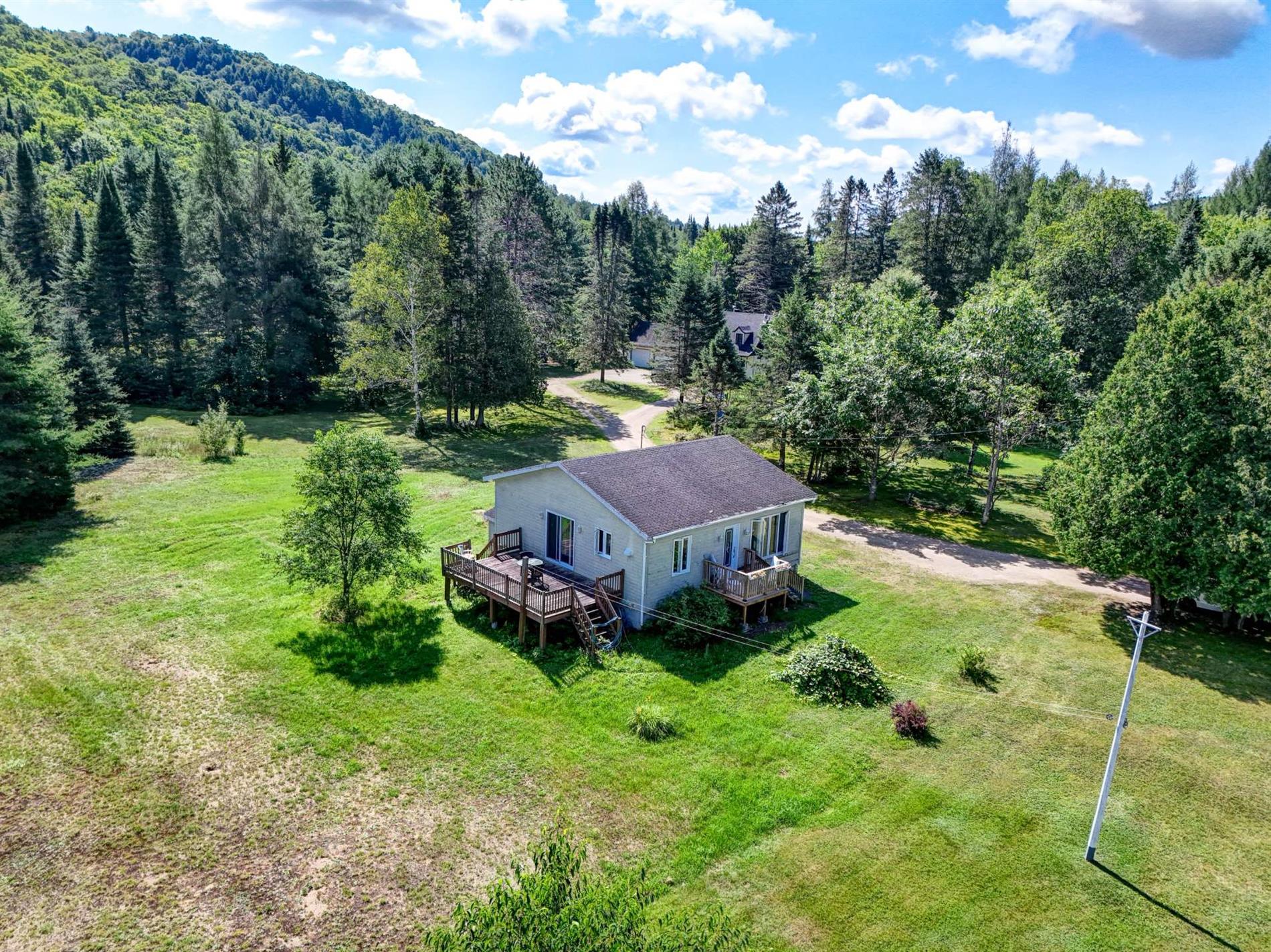 93 Ch. de la Montagne — photo 1