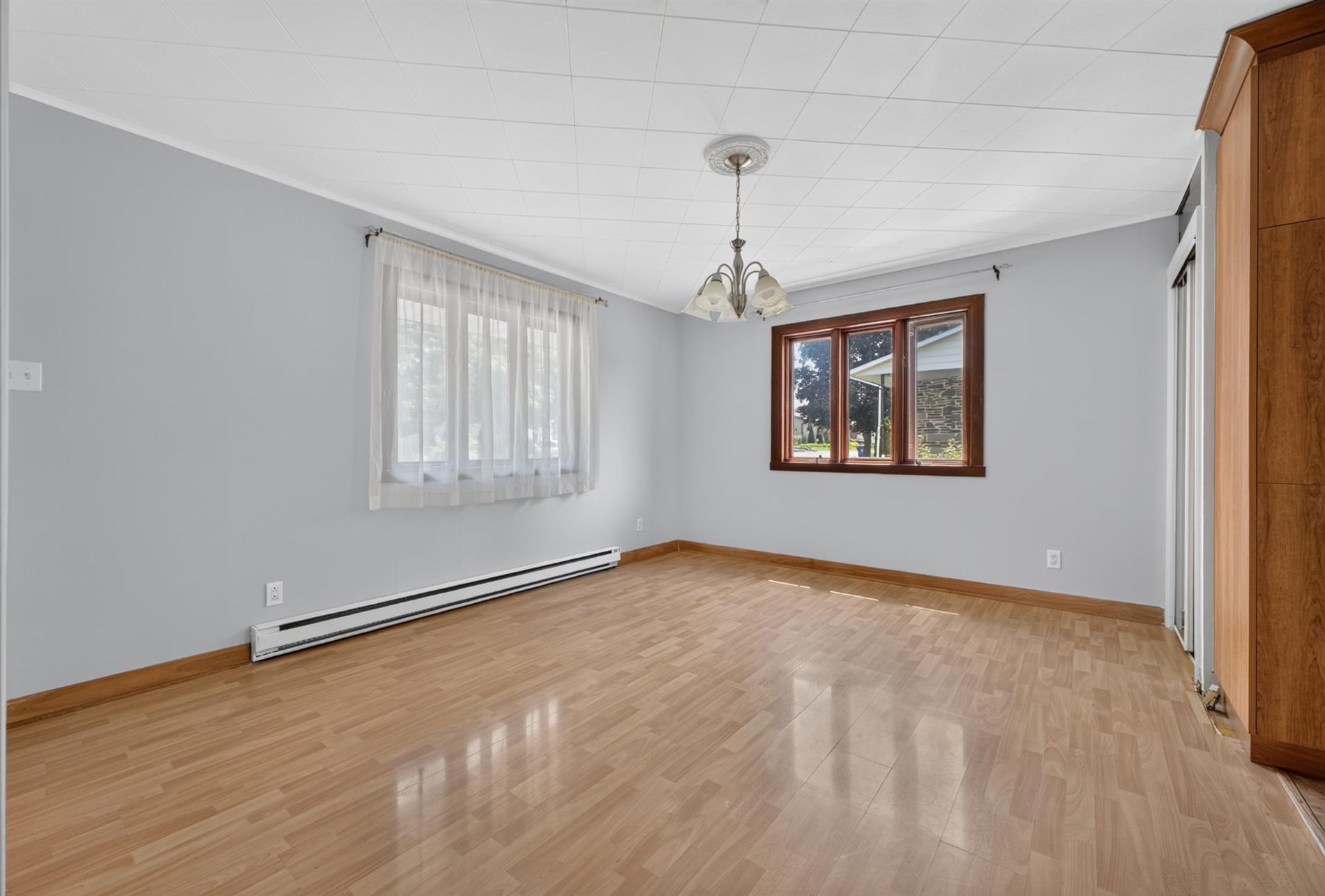 988 18e Avenue — photo 3