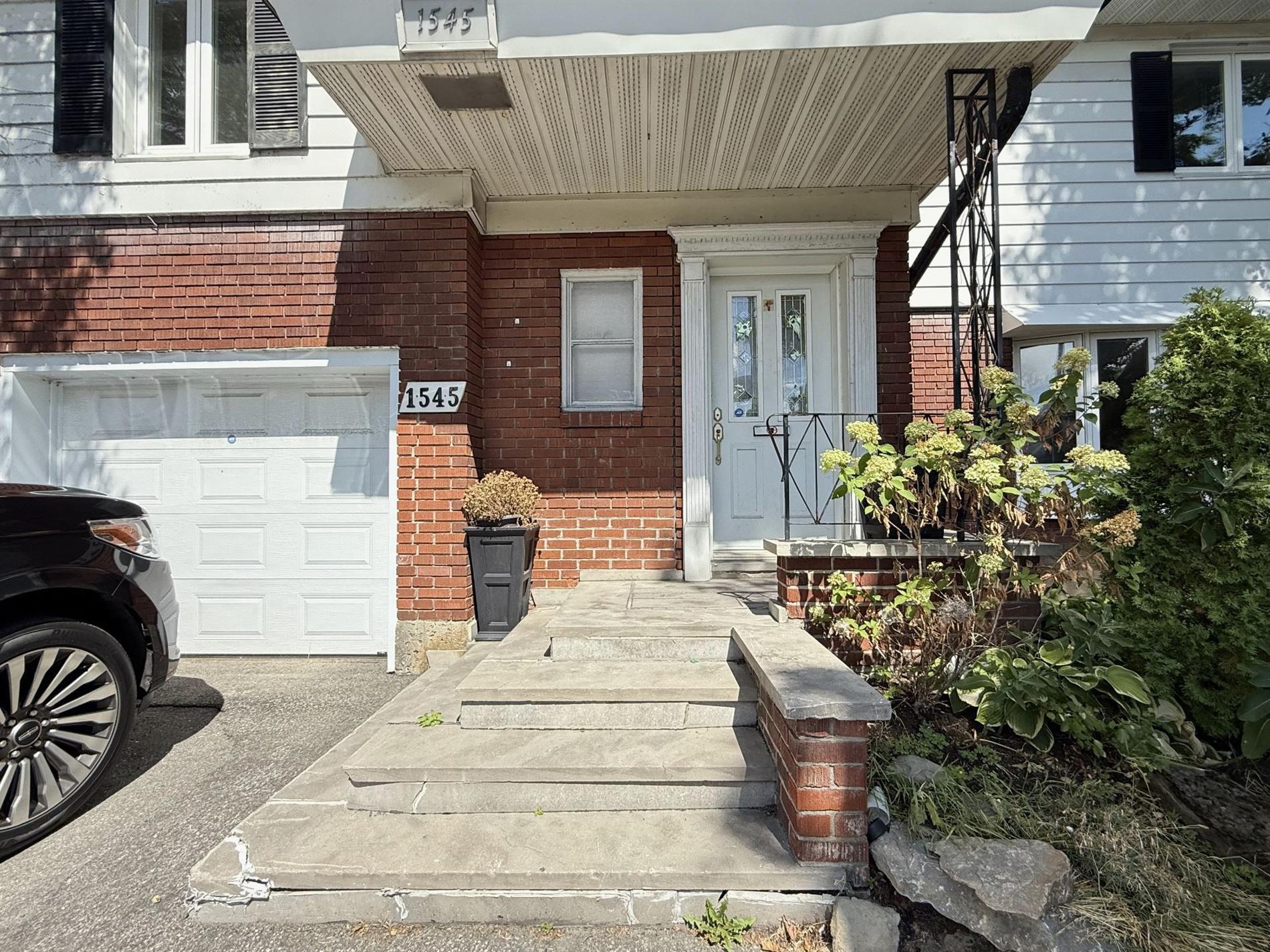 1545 Ch. Lucerne — photo 1