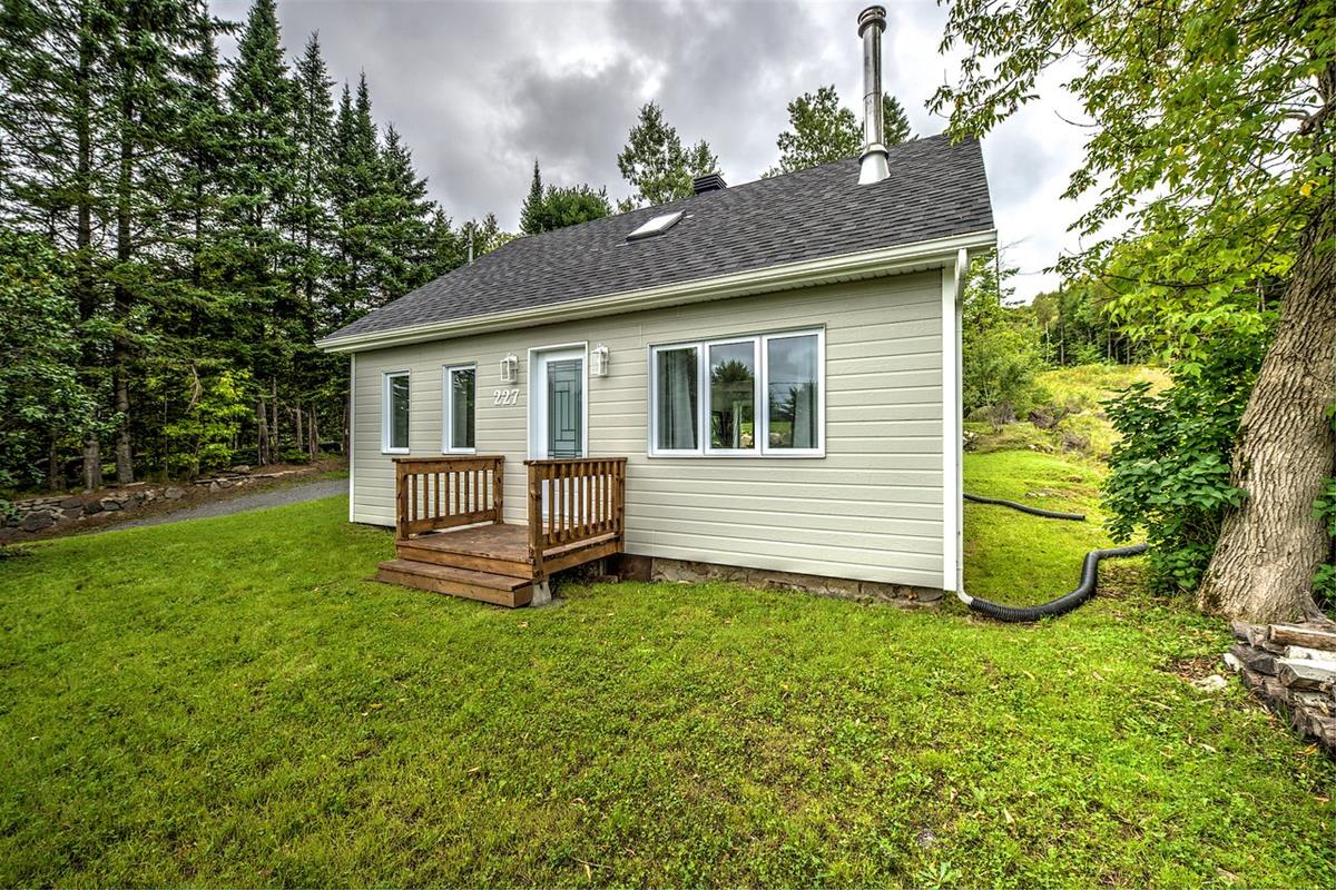 Bungalow - 227 Ch. de Ste-Marguerite, Sainte-Marguerite-du-Lac-Masson