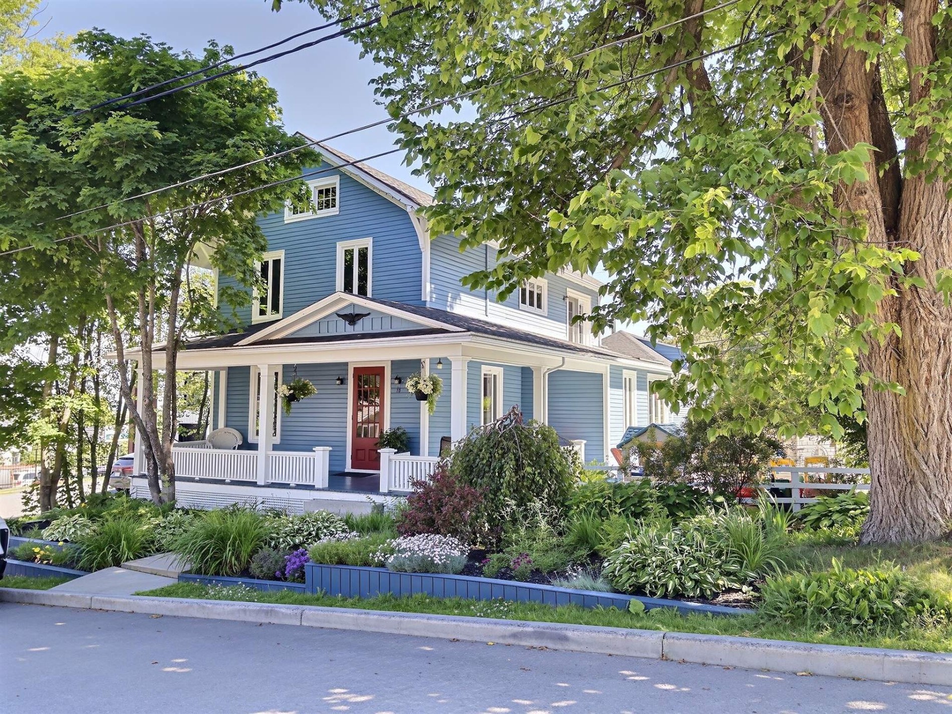 23 Rue Lévis — photo 2