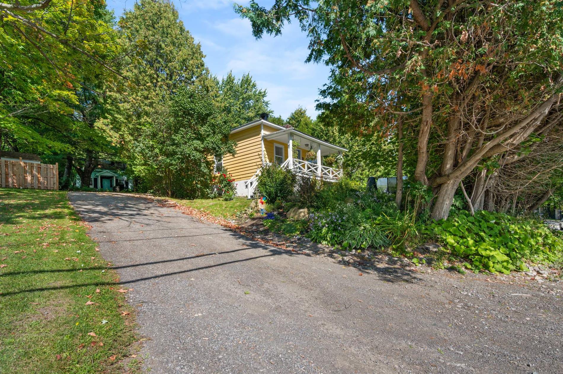 609 Ch. de Ste-Anne-des-Lacs — photo 2