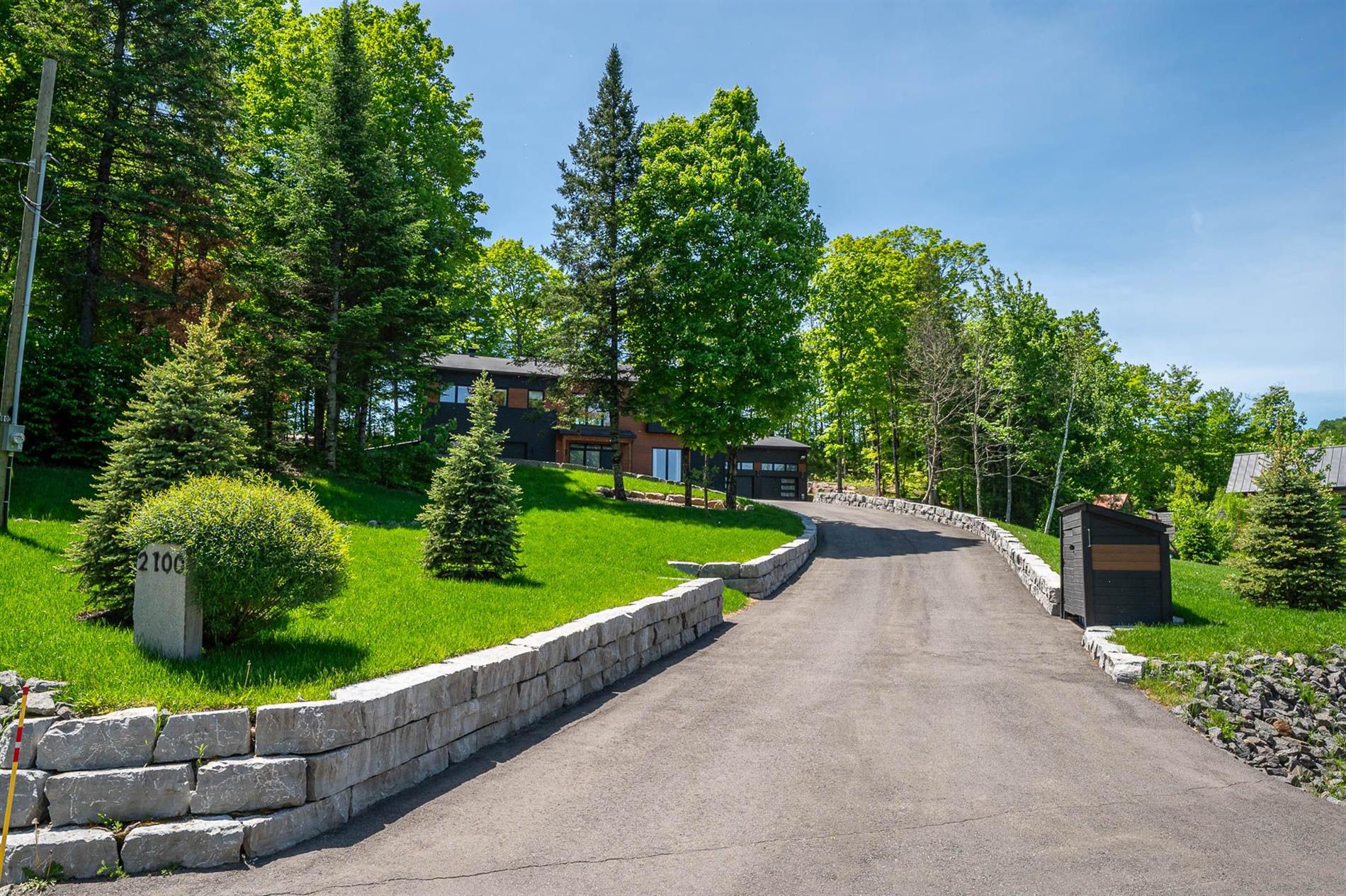 2100 Ch. de l'Étang — photo 1