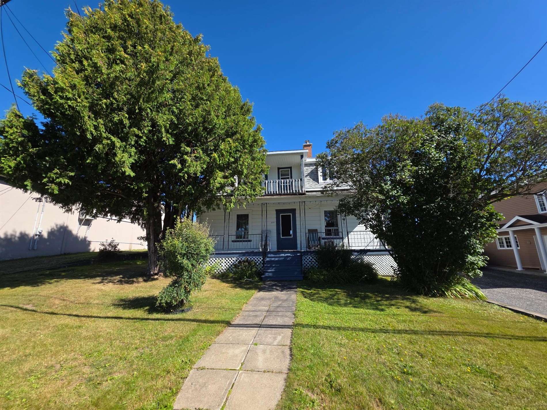 270 2e Avenue — photo 1