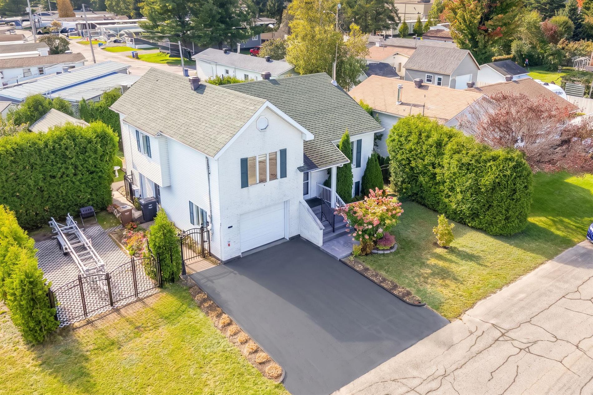 1190 Av. Déziel — photo 1