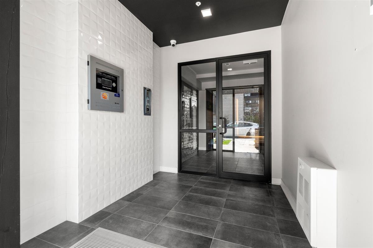 EXT ENTRANCE