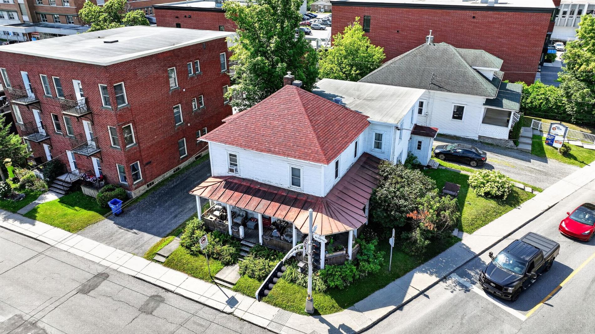 2-4 Rue St-Patrice E. — photo 3