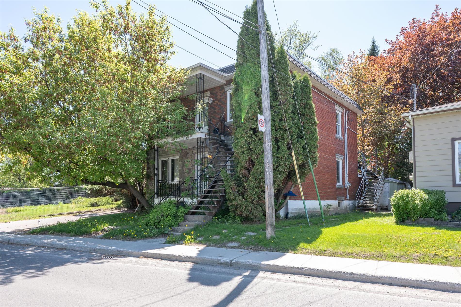 680-682 Rue Laviolette — photo 1
