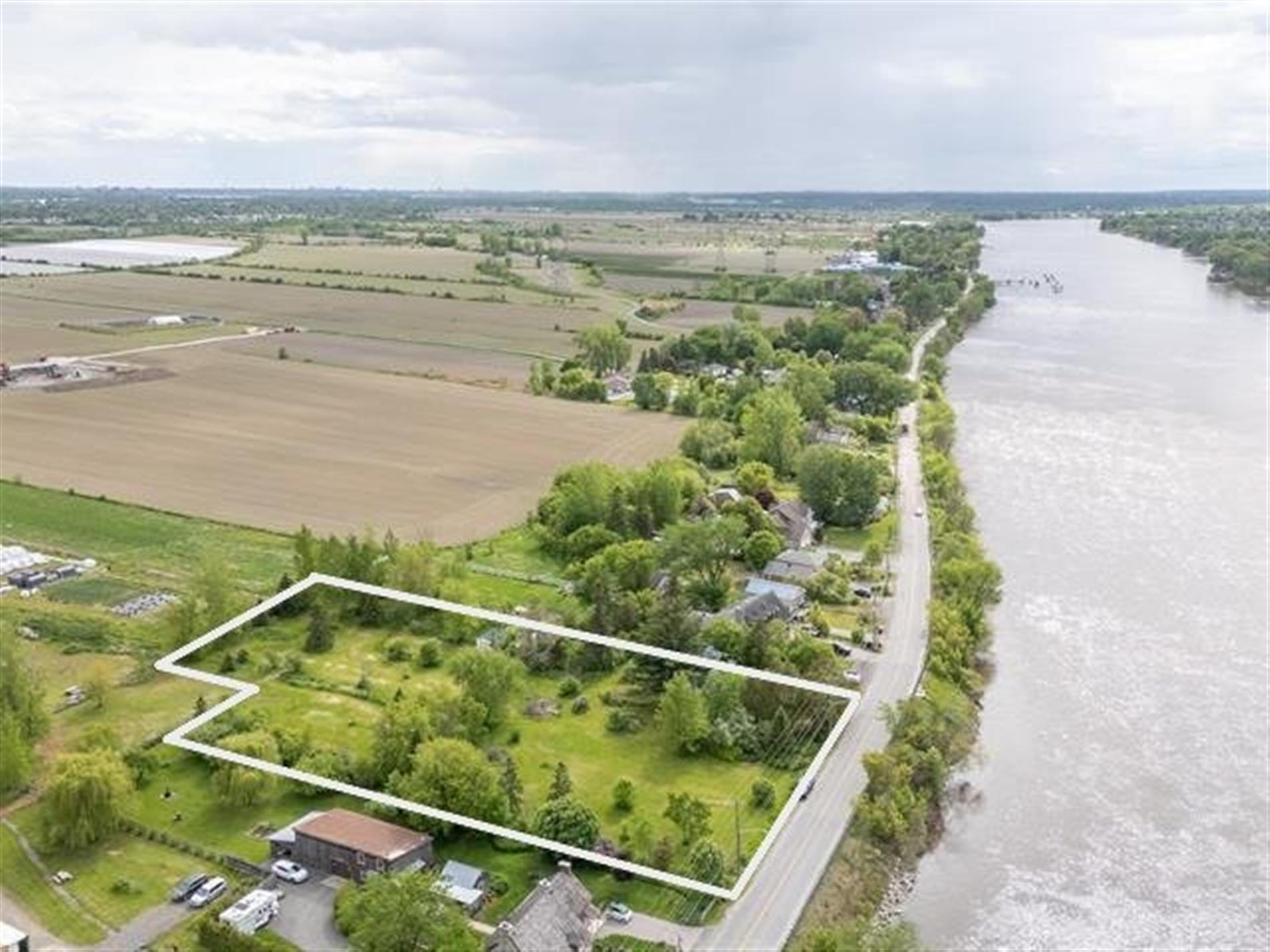 9730 Boul. des Mille-Îles — photo 1