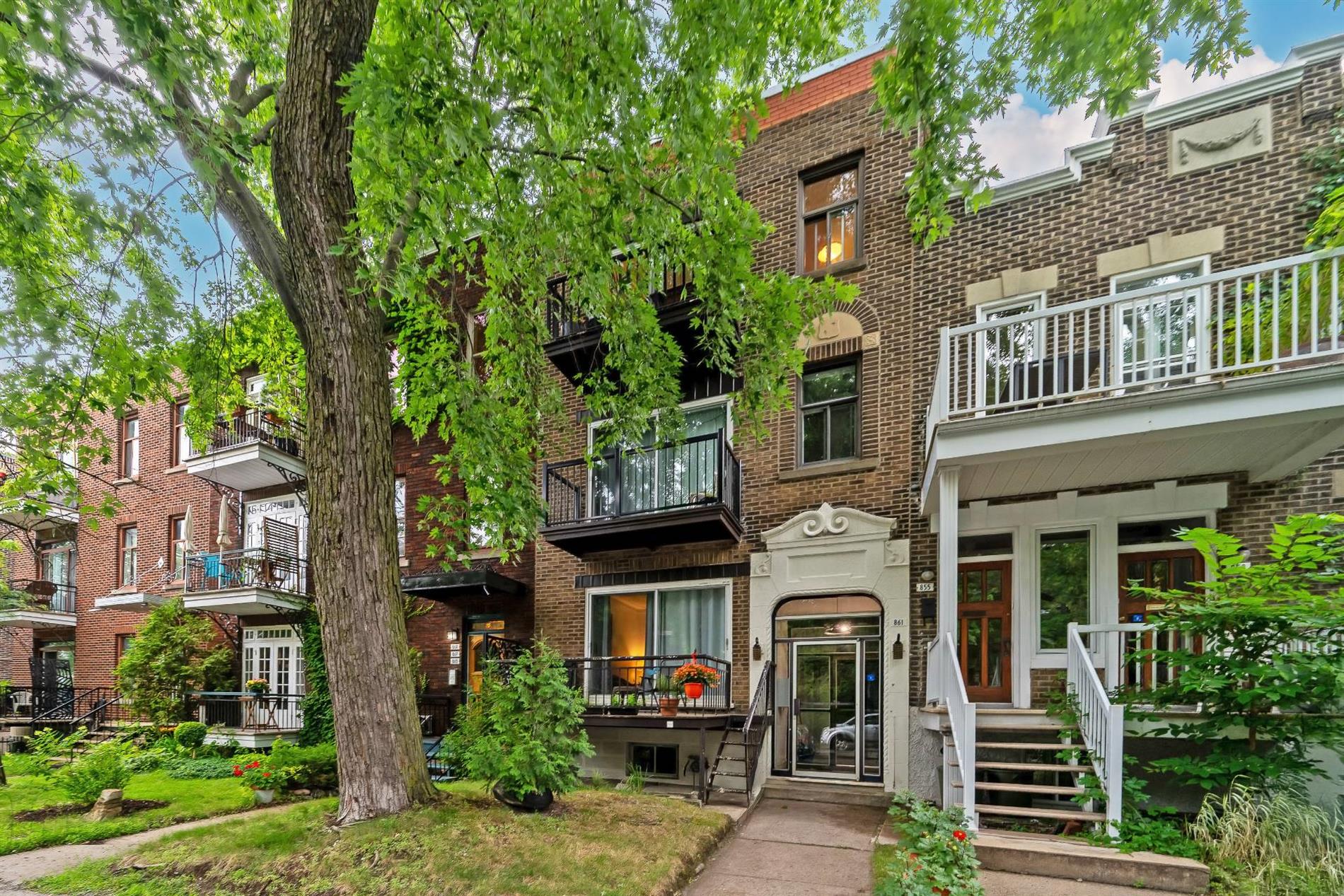 861 Av. Stuart — photo 1