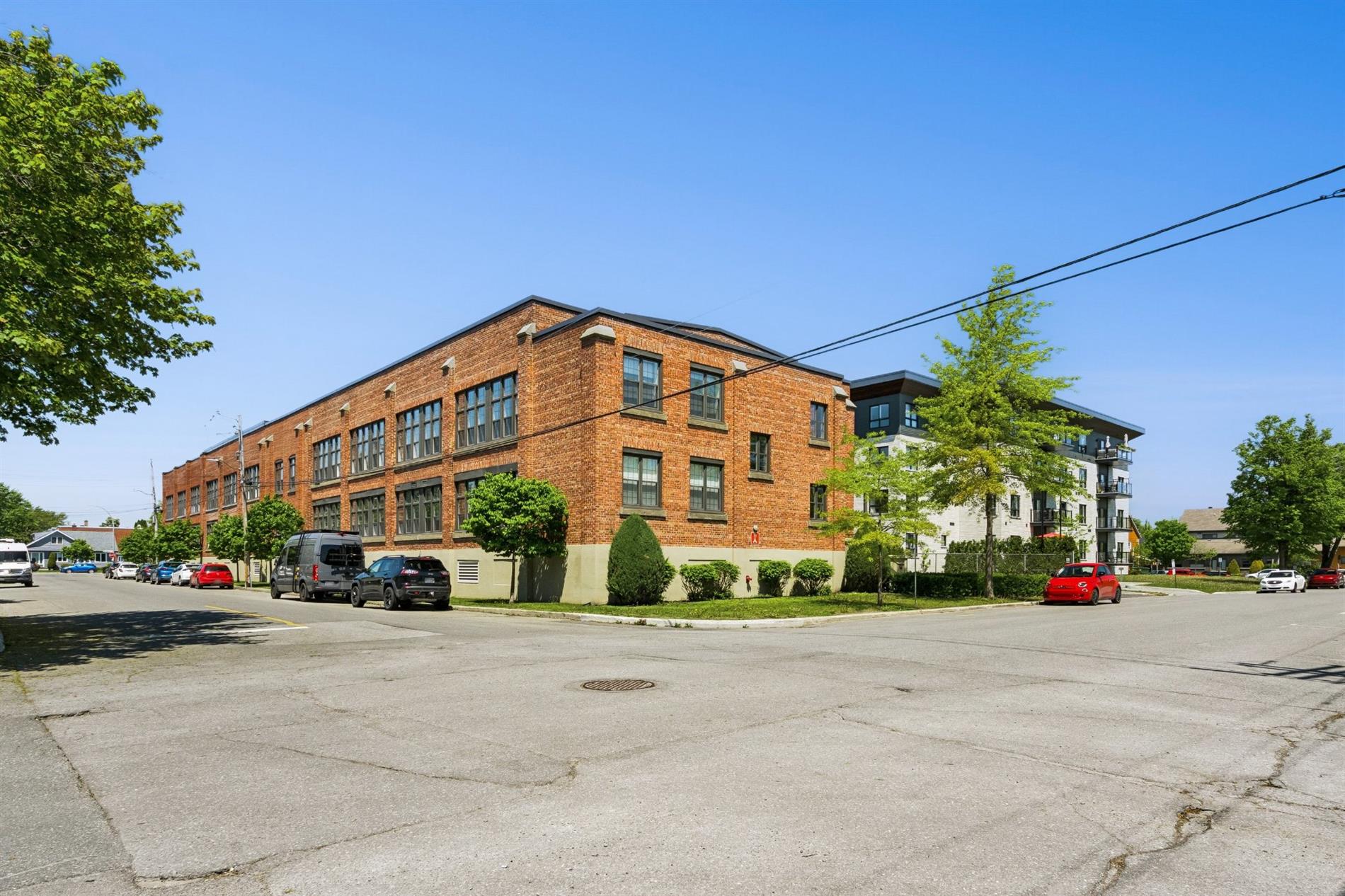 2182 Av. Lamothe — photo 1