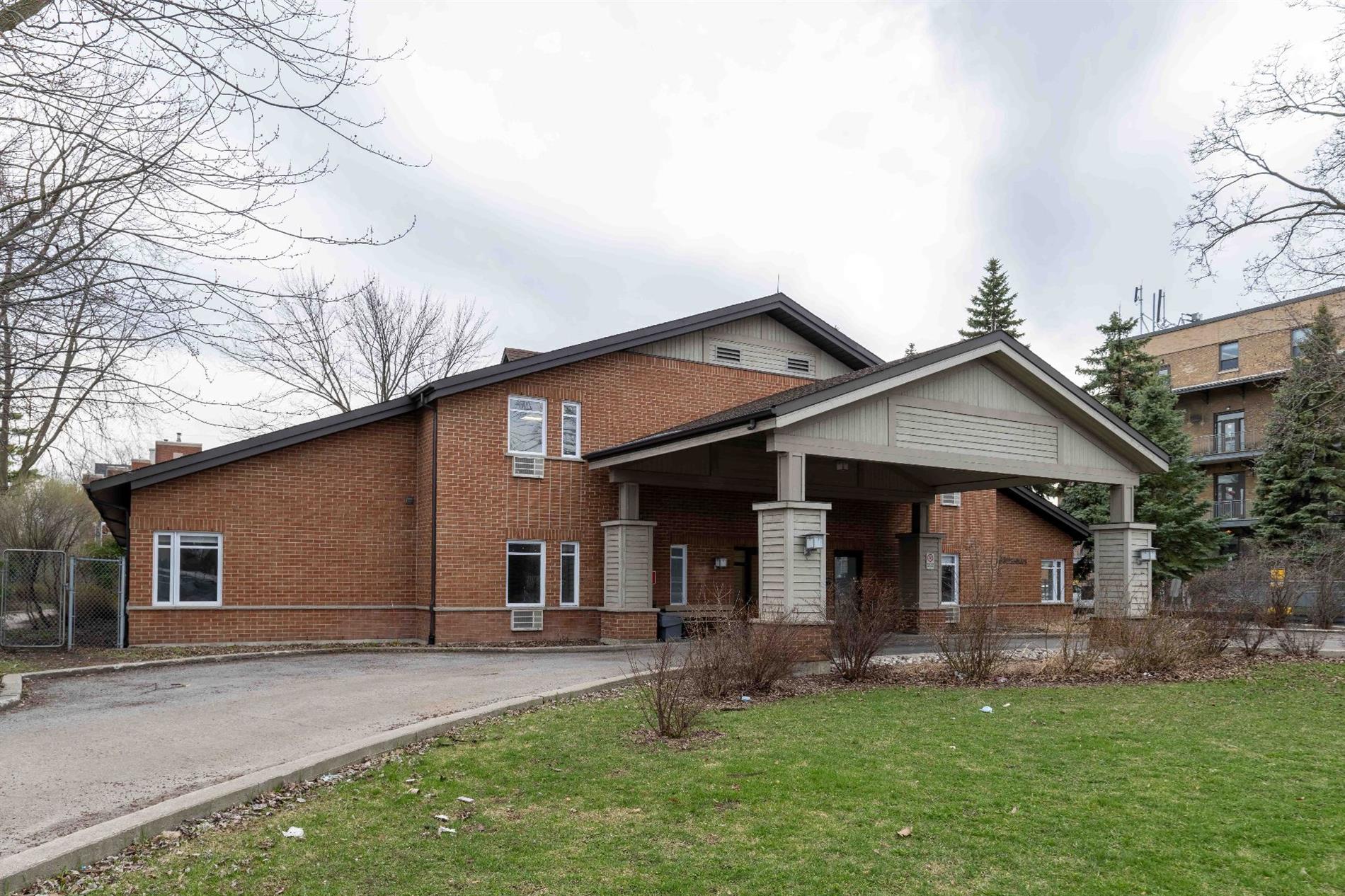 11810 Av. du Bois-de-Boulogne — photo 1