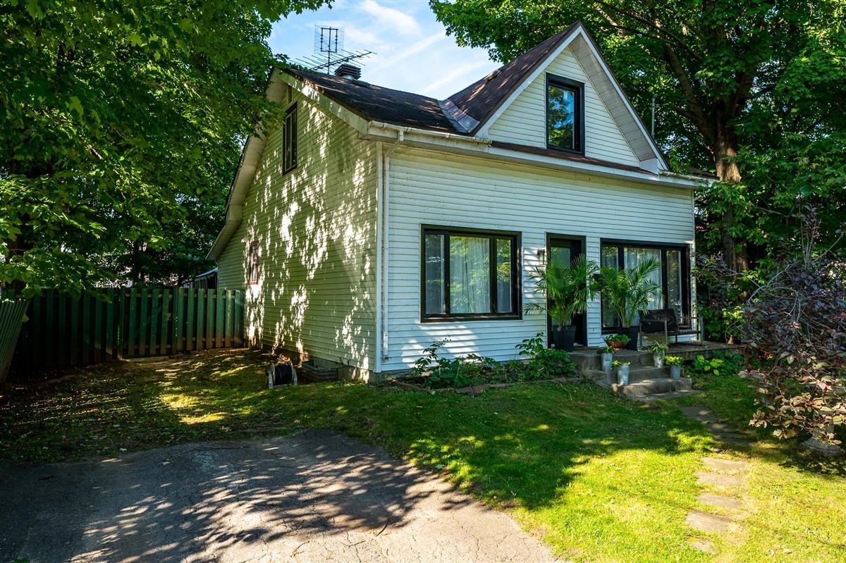 Maison à étages - 38 Ch. du Grand-Moulin, Deux-Montagnes