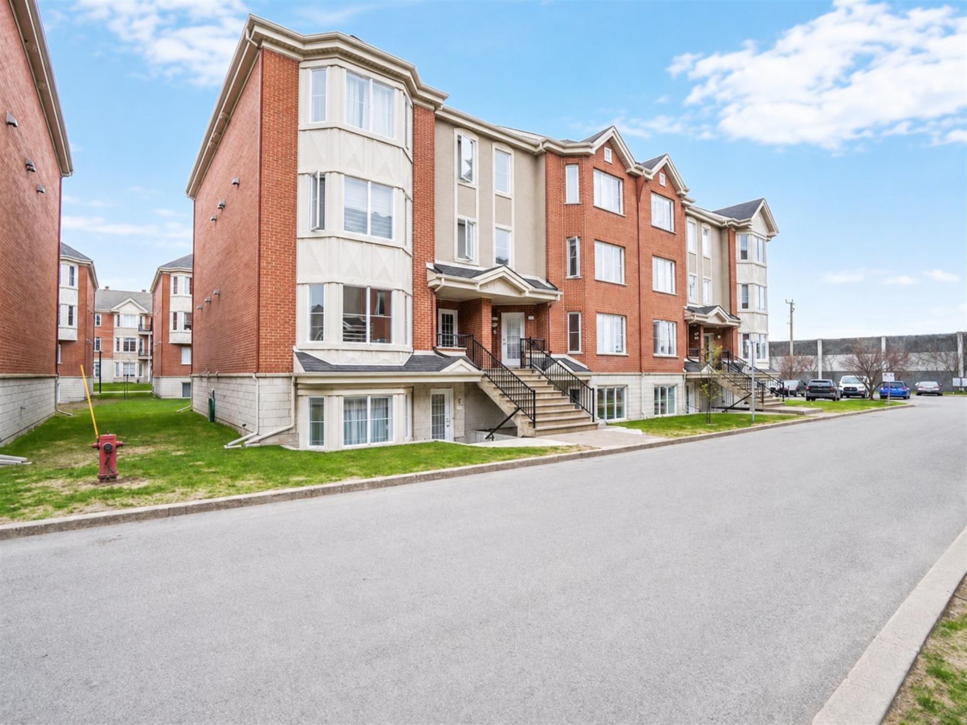 2325 Av. de la Gare — photo 1