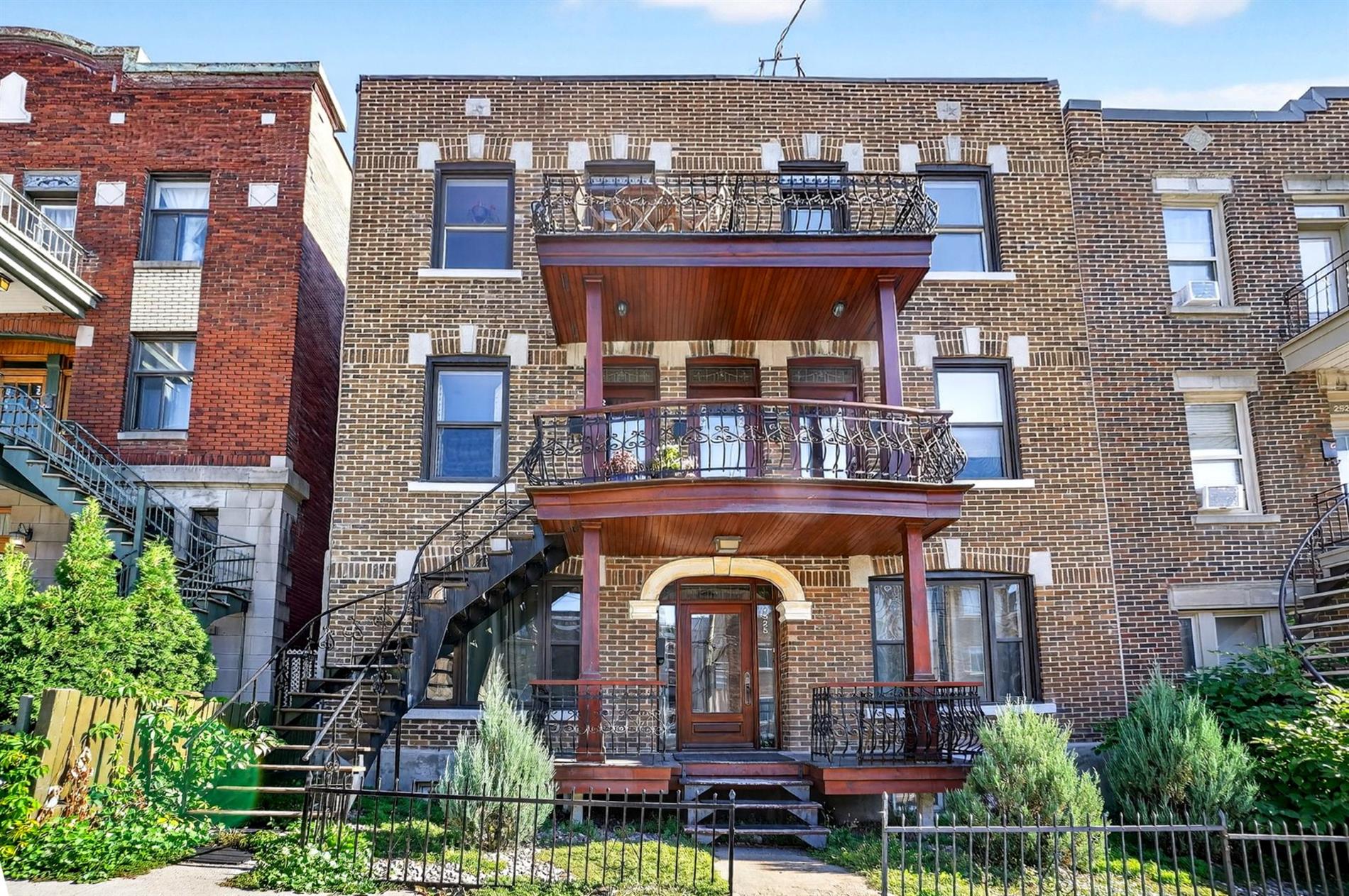 2525 Rue Fullum — photo 1
