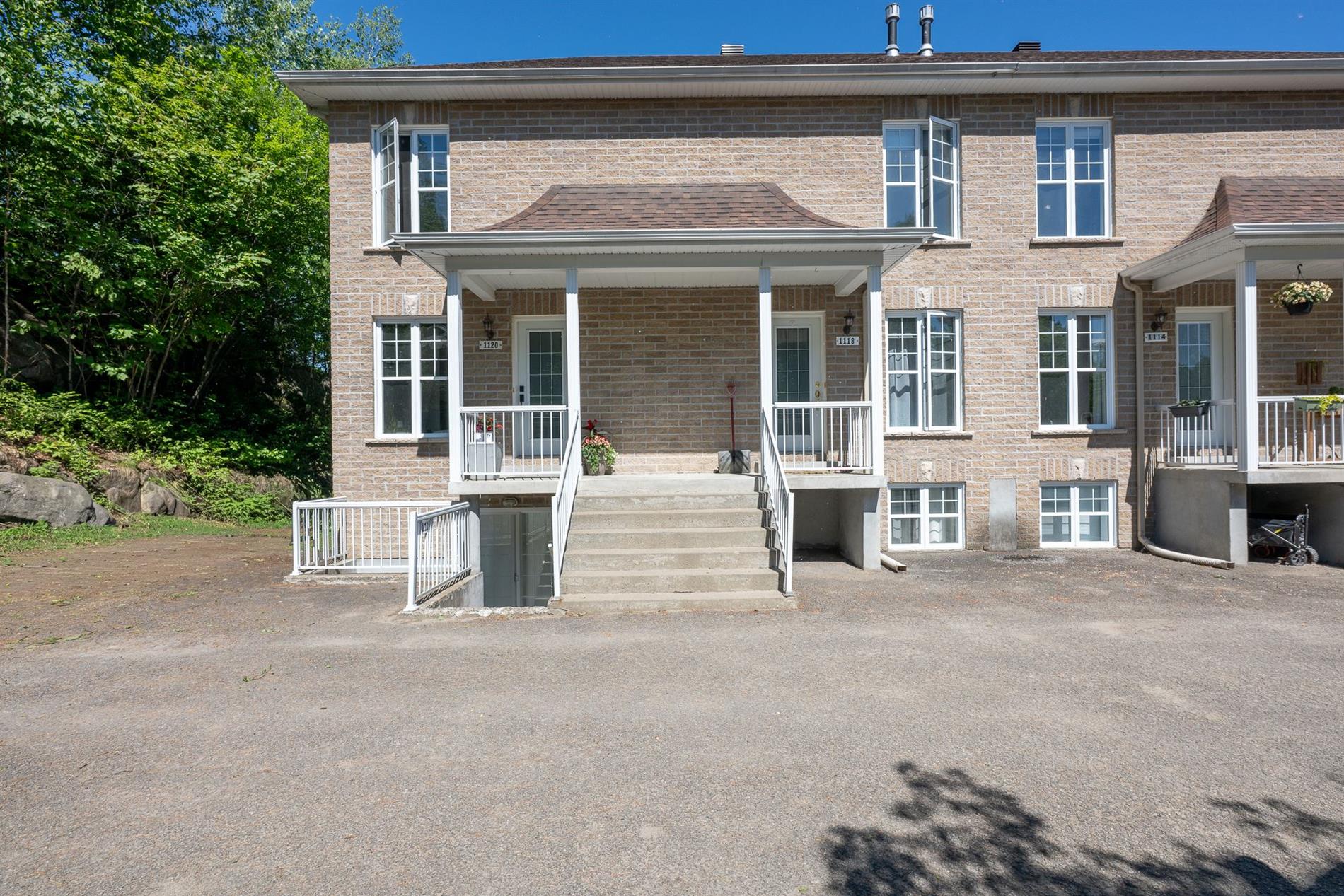 1120 Rue des Tournesols — photo 1