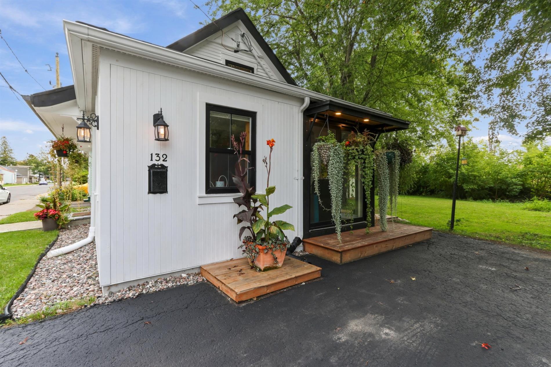 132 Rue St-Charles — photo 3