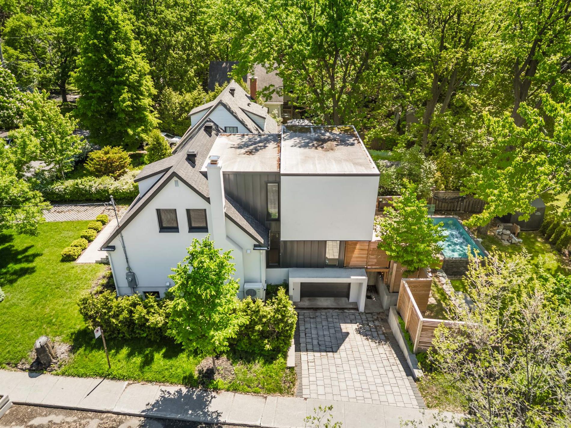 5830 Av. des Cèdres — photo 1