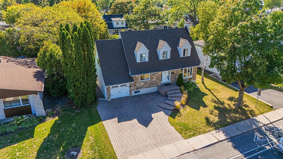 Maison à étages Laval (Sainte-Dorothée)