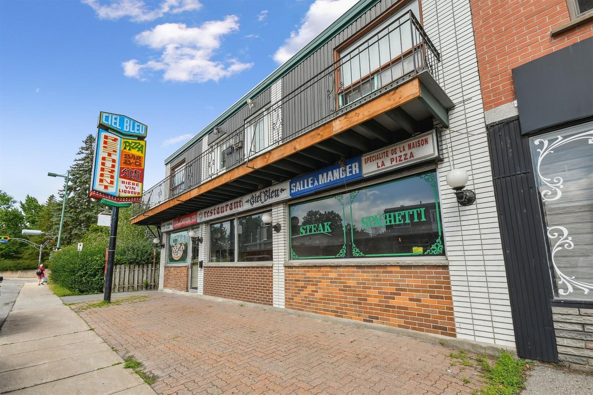 435-439 Boul. Cartier O. — photo 1