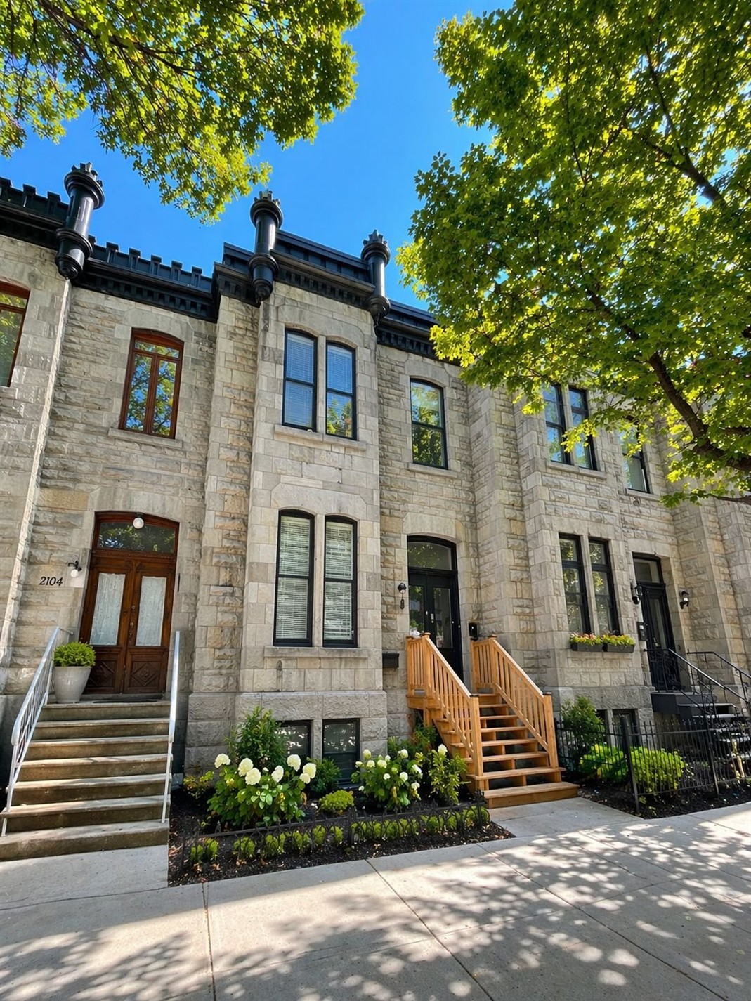 2108 Rue Tupper — photo 1