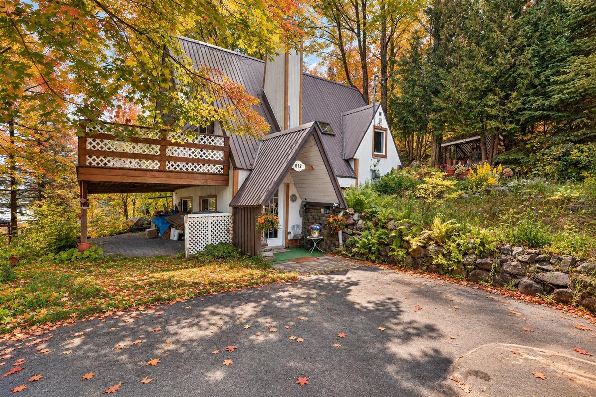 Two or more storey - 692 2e rue du Domaine-Pagé, Saint-Sauveur