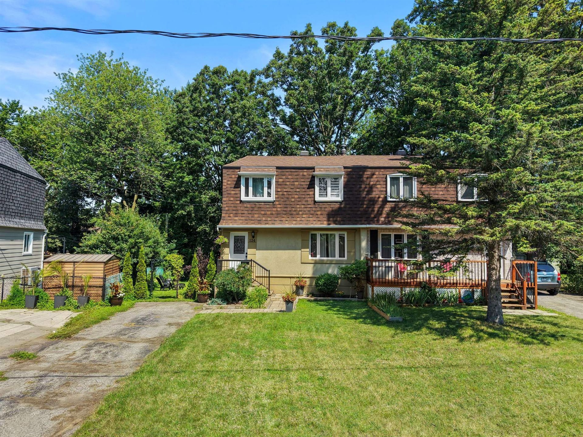 124 Place Chestnut — photo 1