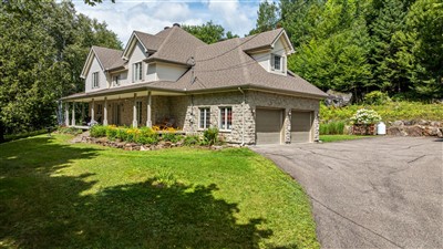 Maison à étages - Lac-des-Seize-Îles