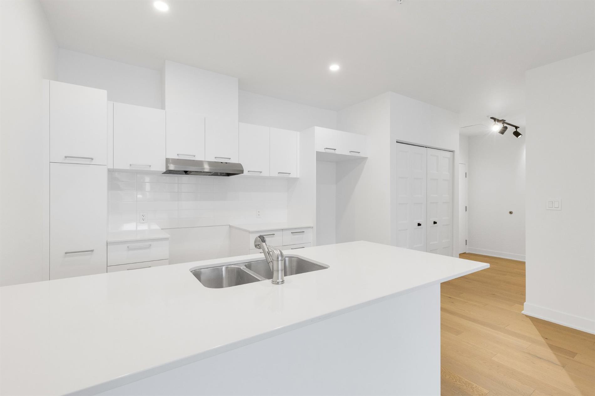 105-5410 Av. Papineau — photo 1
