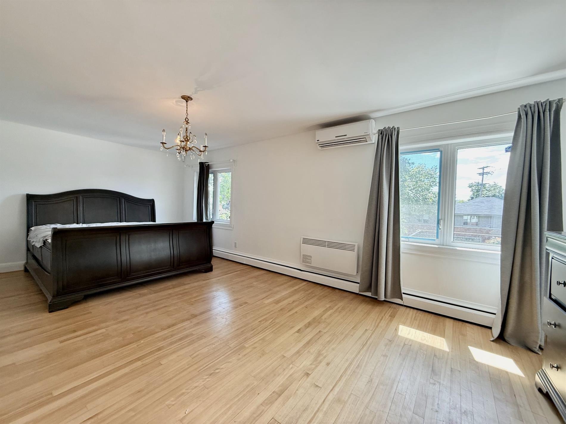 1545 Ch. Lucerne — photo 2